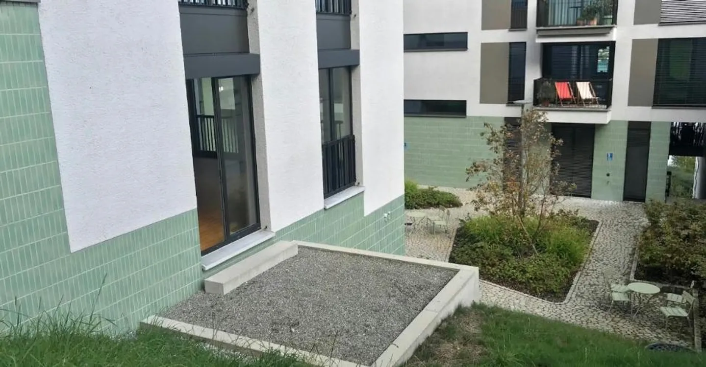 Espaces de bureau et d'atelier inspirants avec vue sur le lac dans une propriété représentative - Photo 3 sur 10