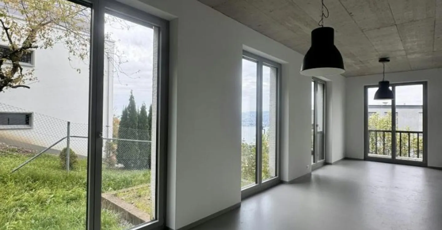 Espaces de bureau et d'atelier inspirants avec vue sur le lac dans une propriété représentative - Photo 4 sur 10