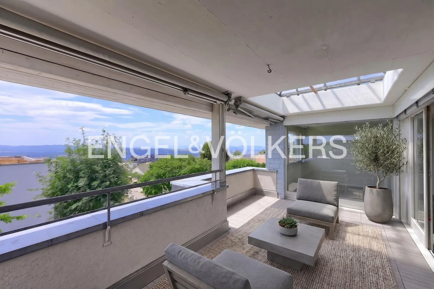 Sunny terrace single-family house with magnificent views - Photo 2 of 10