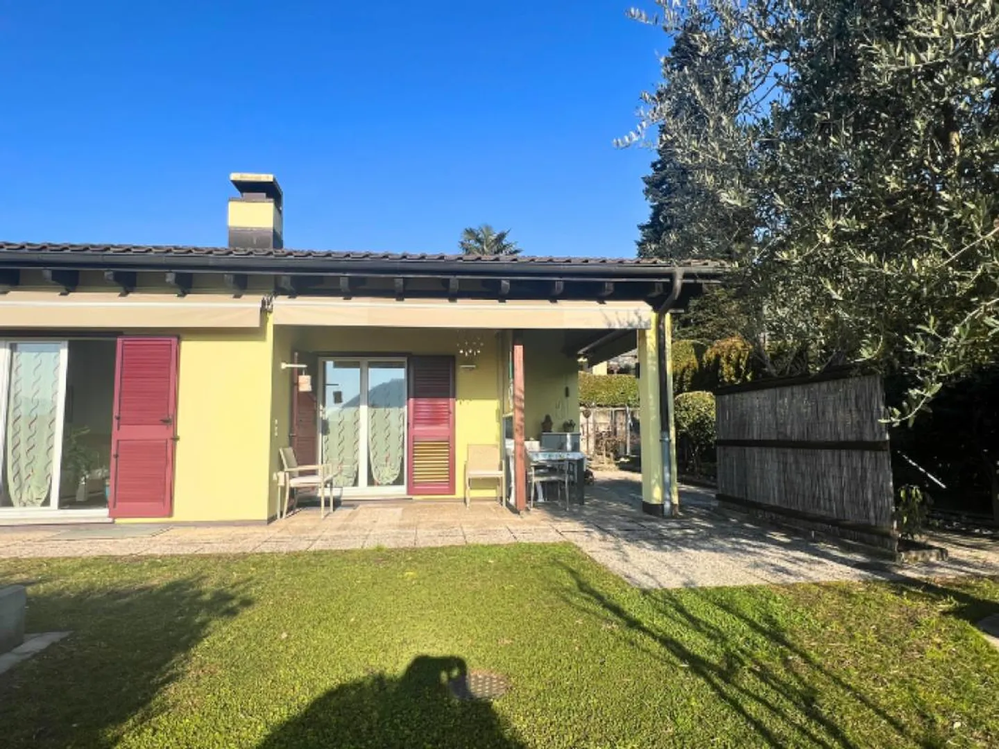 Bella casa unifamiliare con giardino soleggiato - Foto 1 di 13