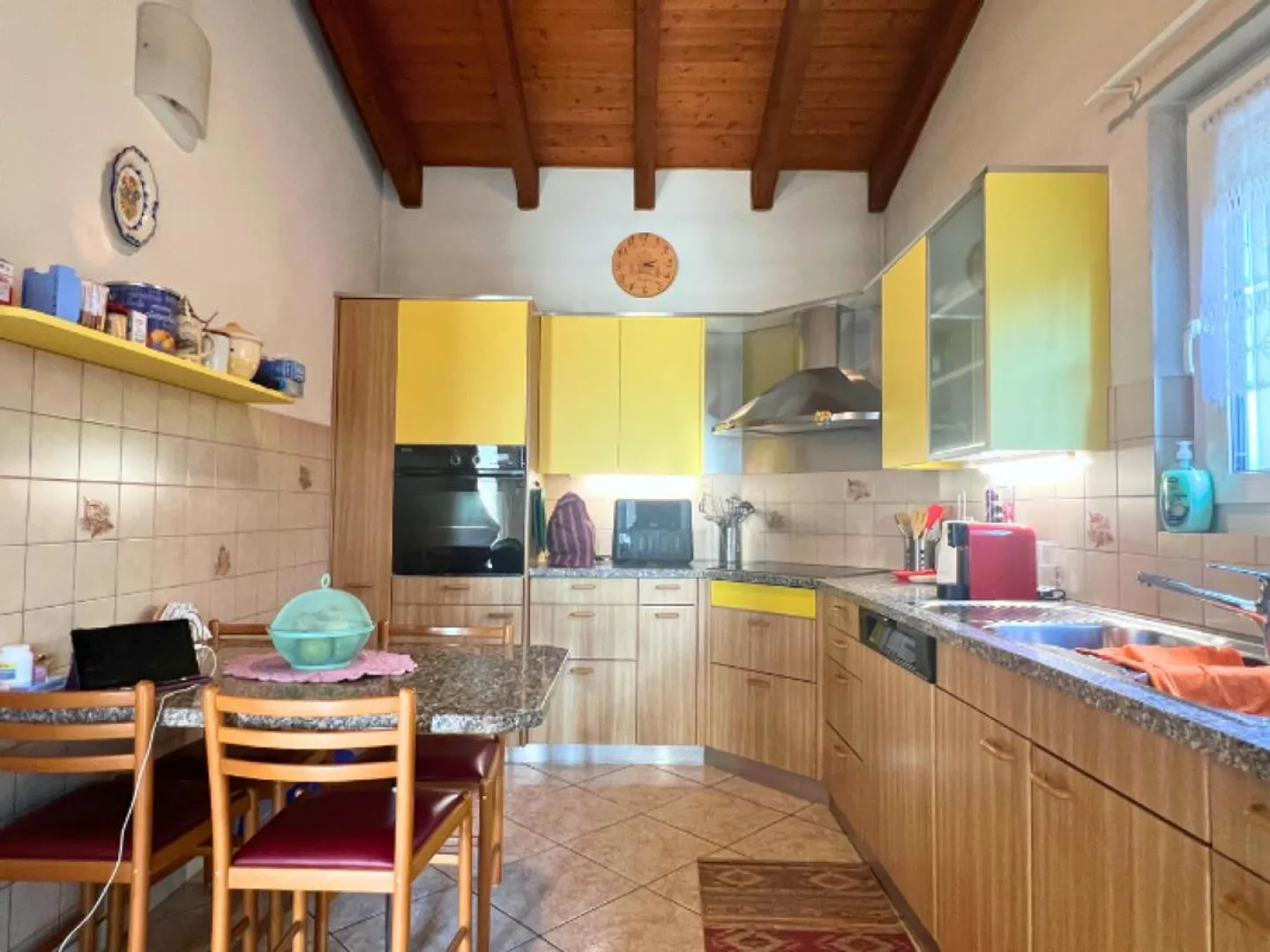 Bella casa unifamiliare con giardino soleggiato - Foto 6 di 13