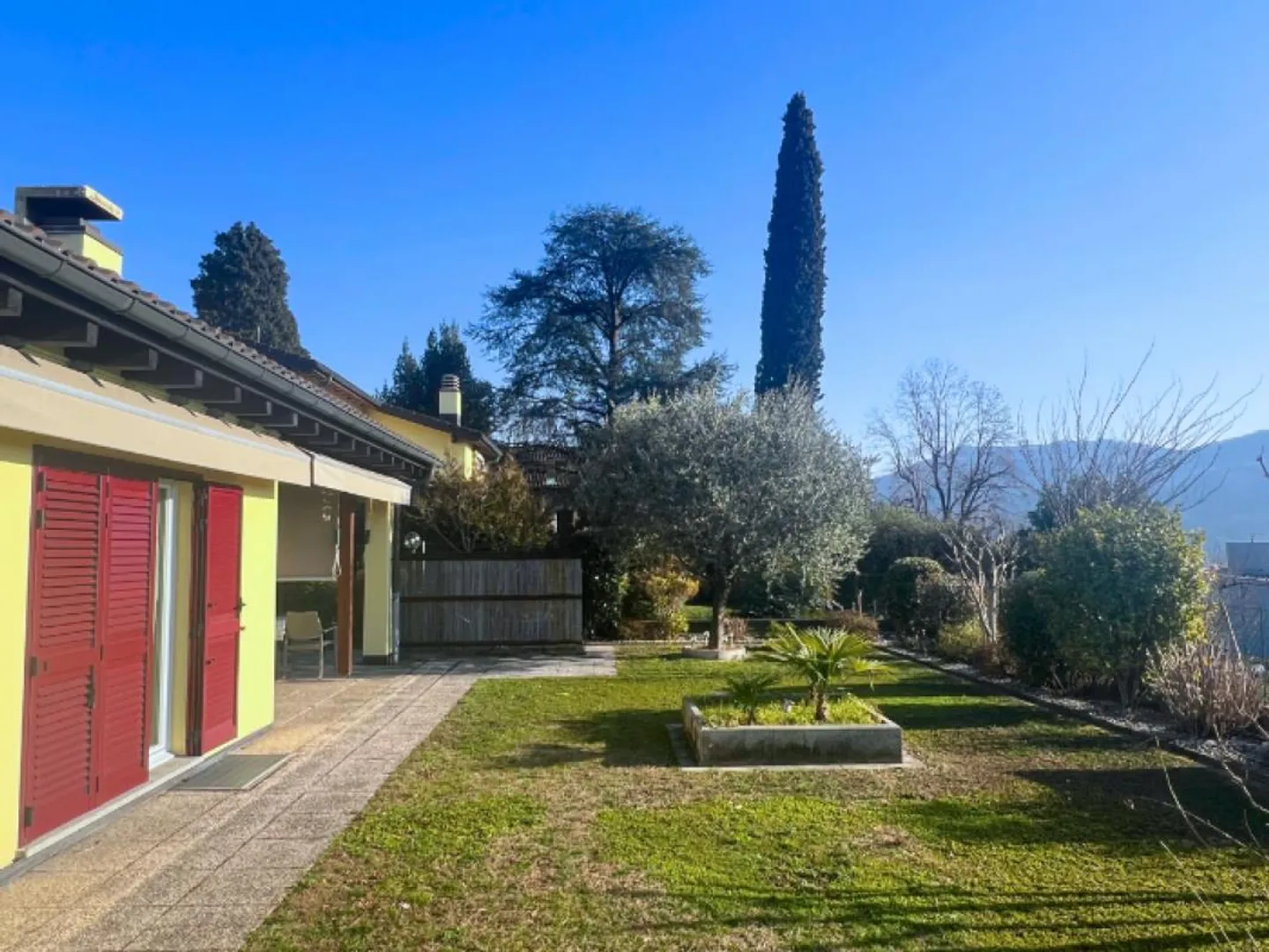 Bella casa unifamiliare con giardino soleggiato - Foto 2 di 13