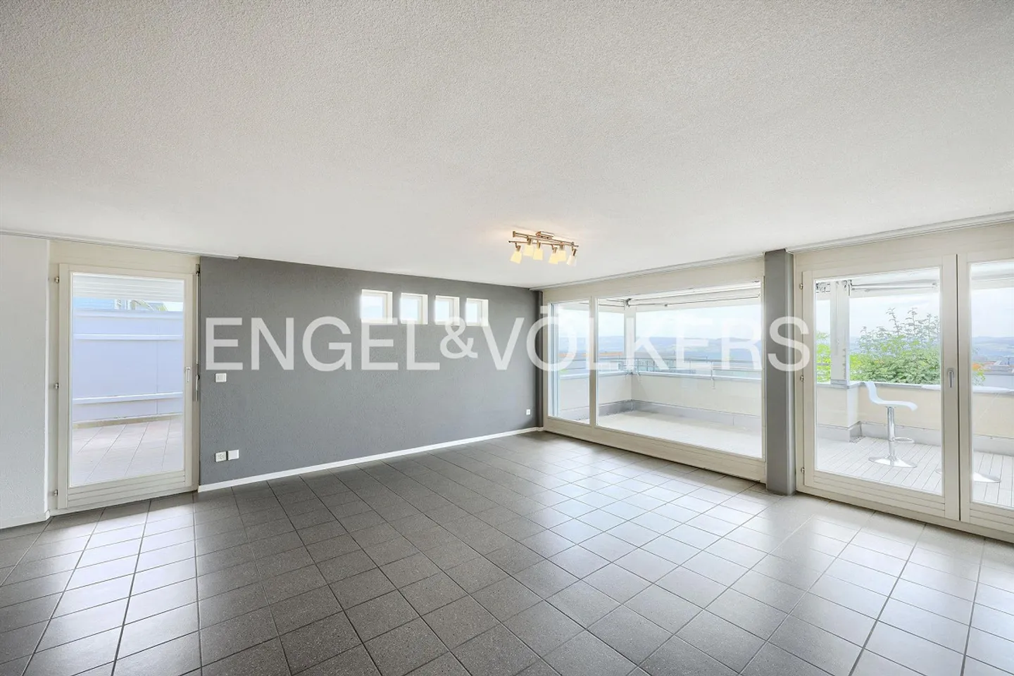 Sunny terrace single-family house with magnificent views - Photo 4 of 10