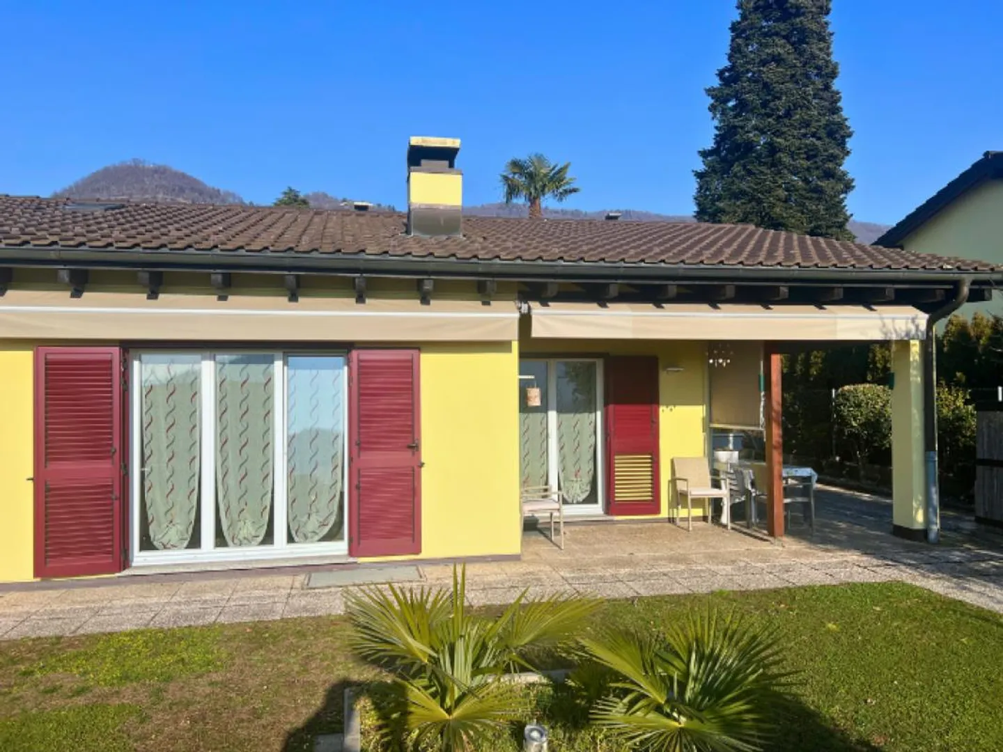 Bella casa unifamiliare con giardino soleggiato - Foto 3 di 13