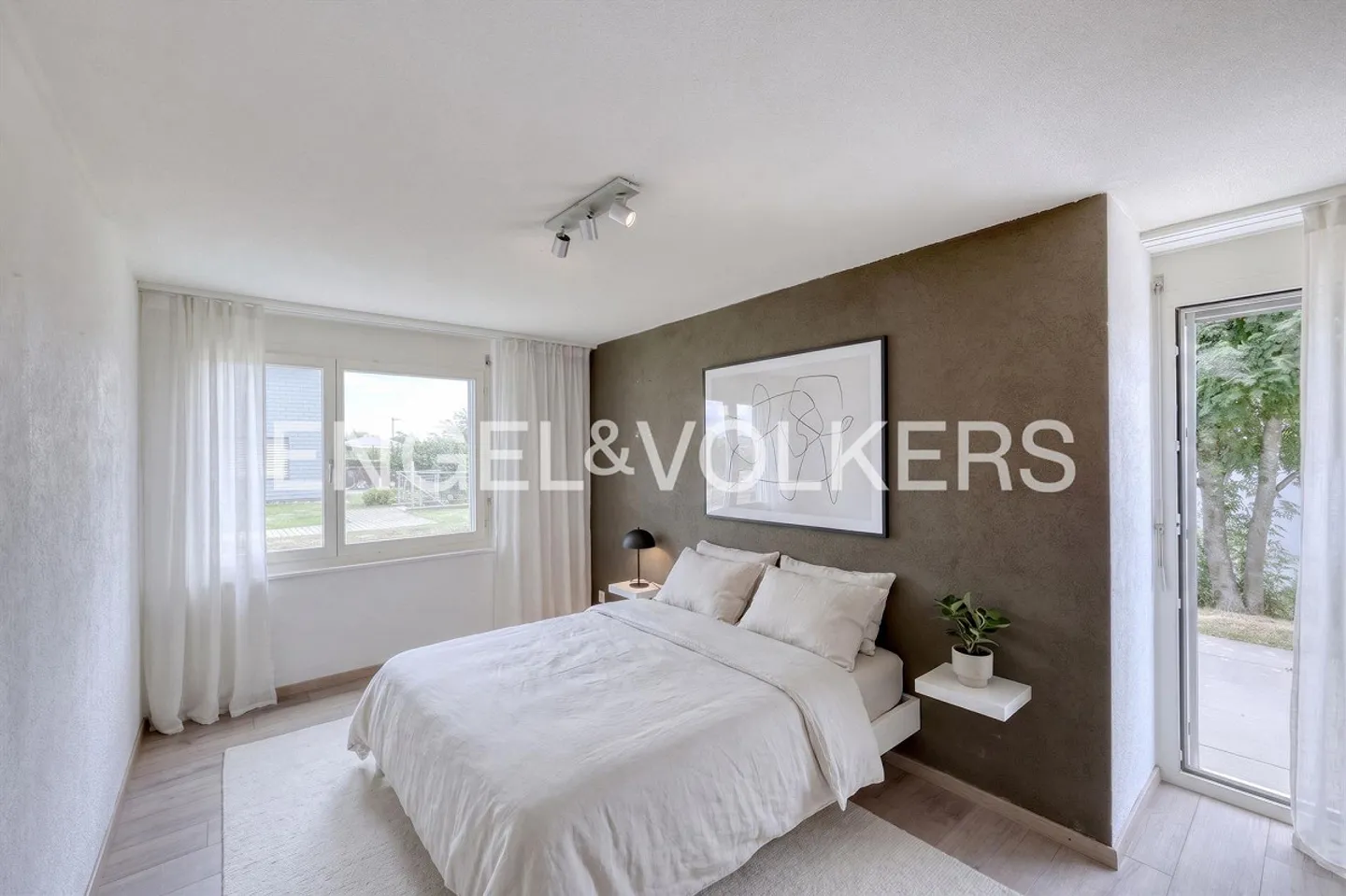 Sunny terrace single-family house with magnificent views - Photo 5 of 10