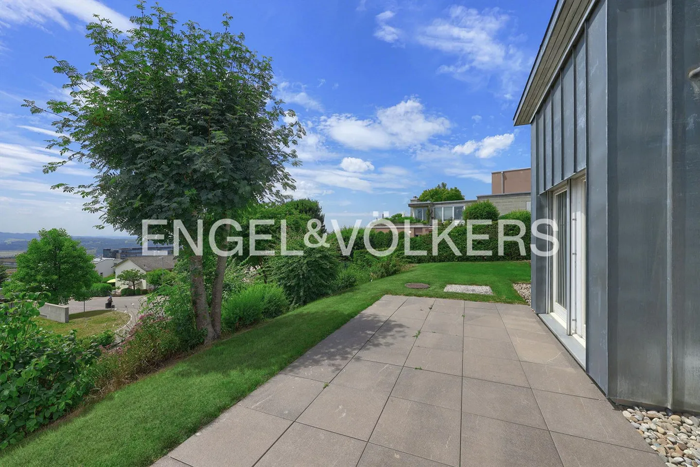 Sunny terrace single-family house with magnificent views - Photo 8 of 10