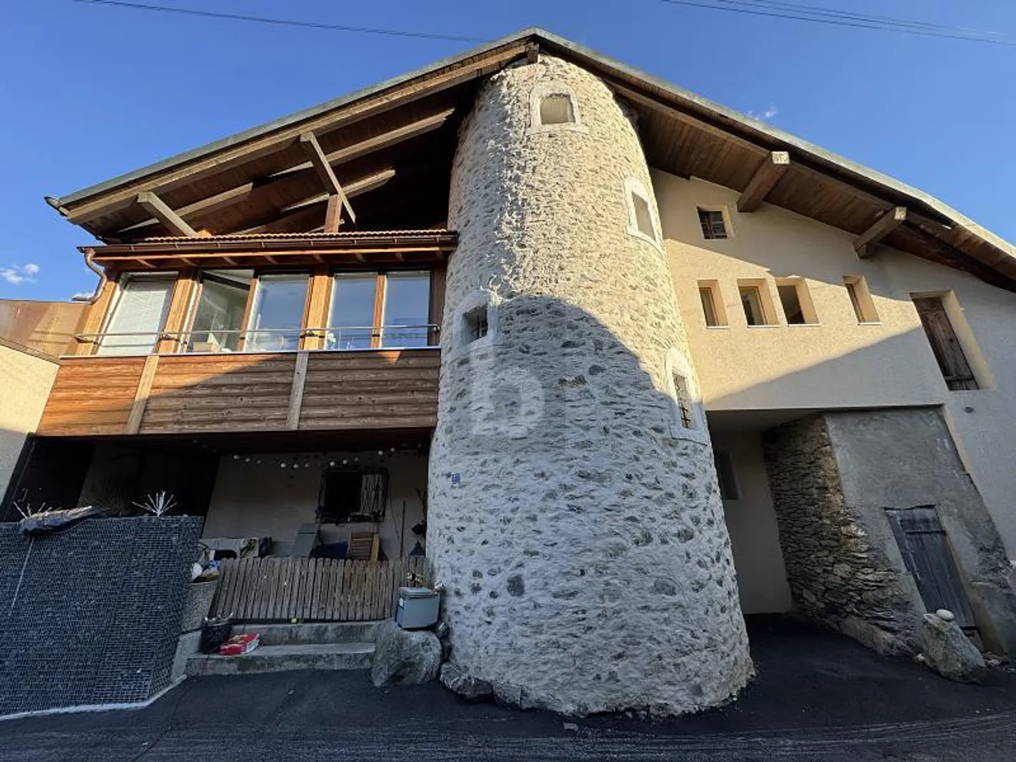 TRIPLEX, TORRE STORICA CON POTENZIALE ECCEZIONALE - Foto 1 di 6