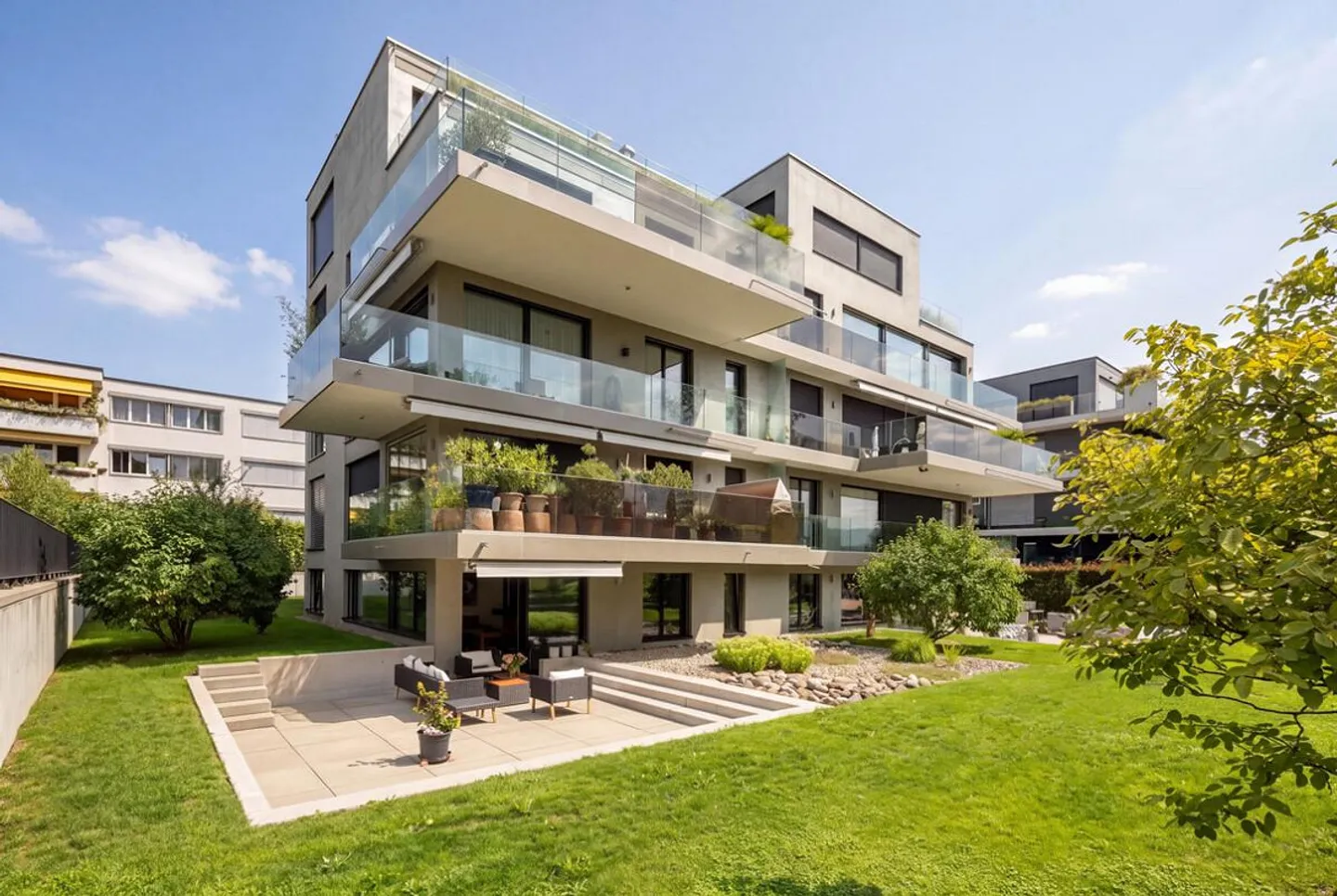 Küsnacht: modern garden apartment with spacious outdoor area - Photo 1 of 6