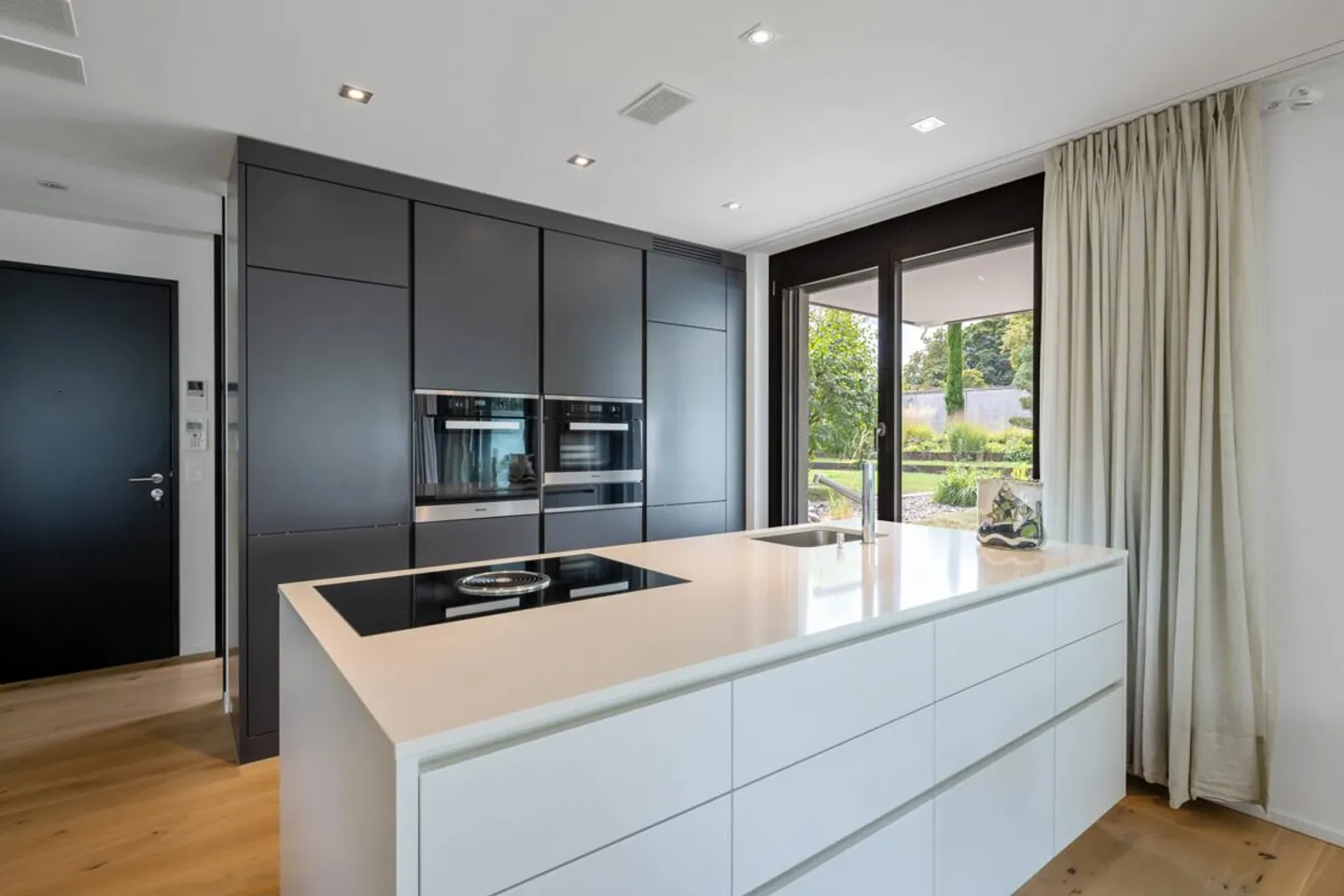 Küsnacht: modern garden apartment with spacious outdoor area - Photo 3 of 6