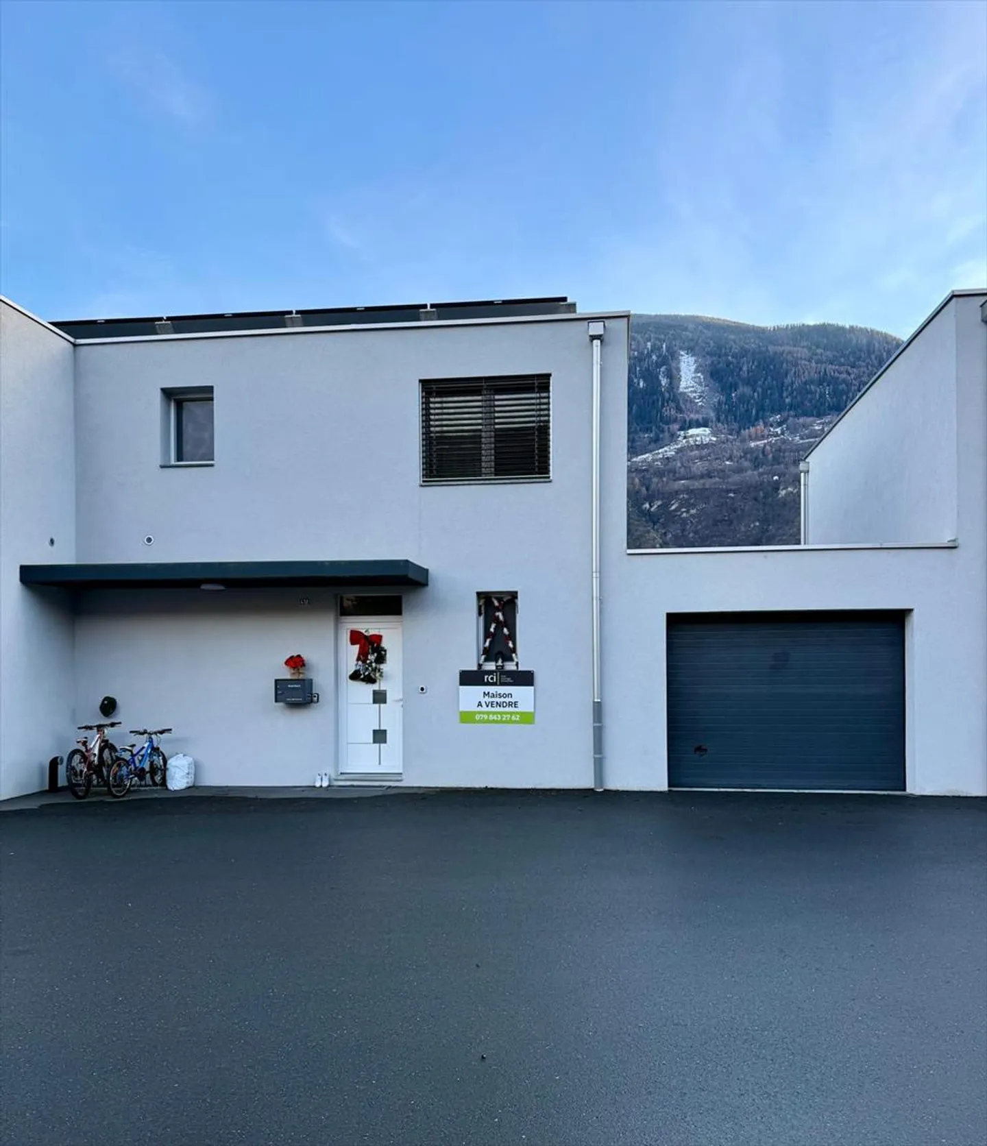 Maison avec jardin, garage et panneaux solaires au centre de Granges - Photo 5 sur 14