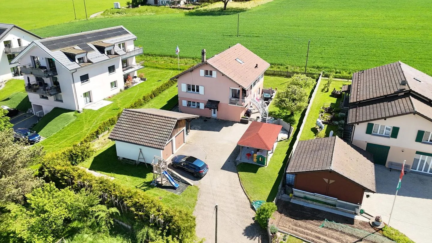 Villa con 2 appartamenti a Palézieux - Foto 2 di 13