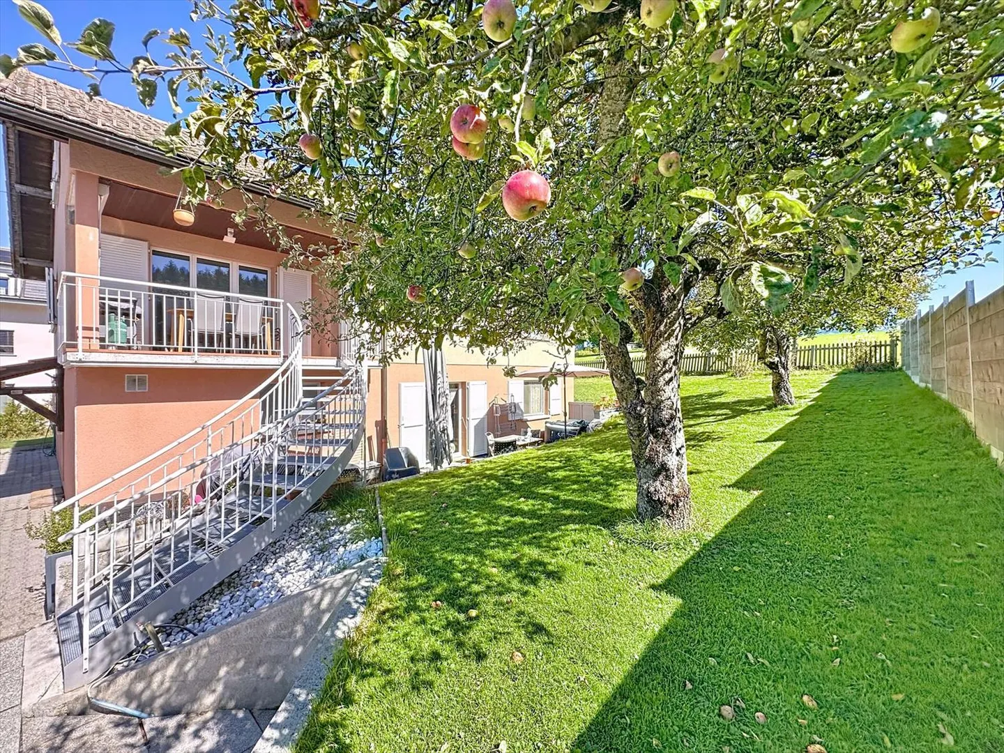 Villa con 2 appartamenti a Palézieux - Foto 3 di 13