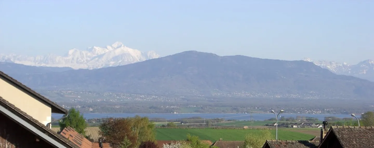 Duplex en attique avec vue sur le Mont-Blanc - Photo 2 sur 11