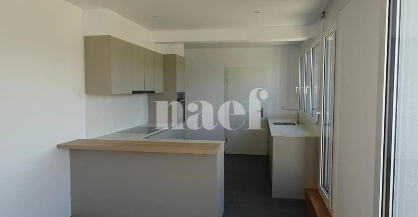 Apartment - Photo 2 of 11