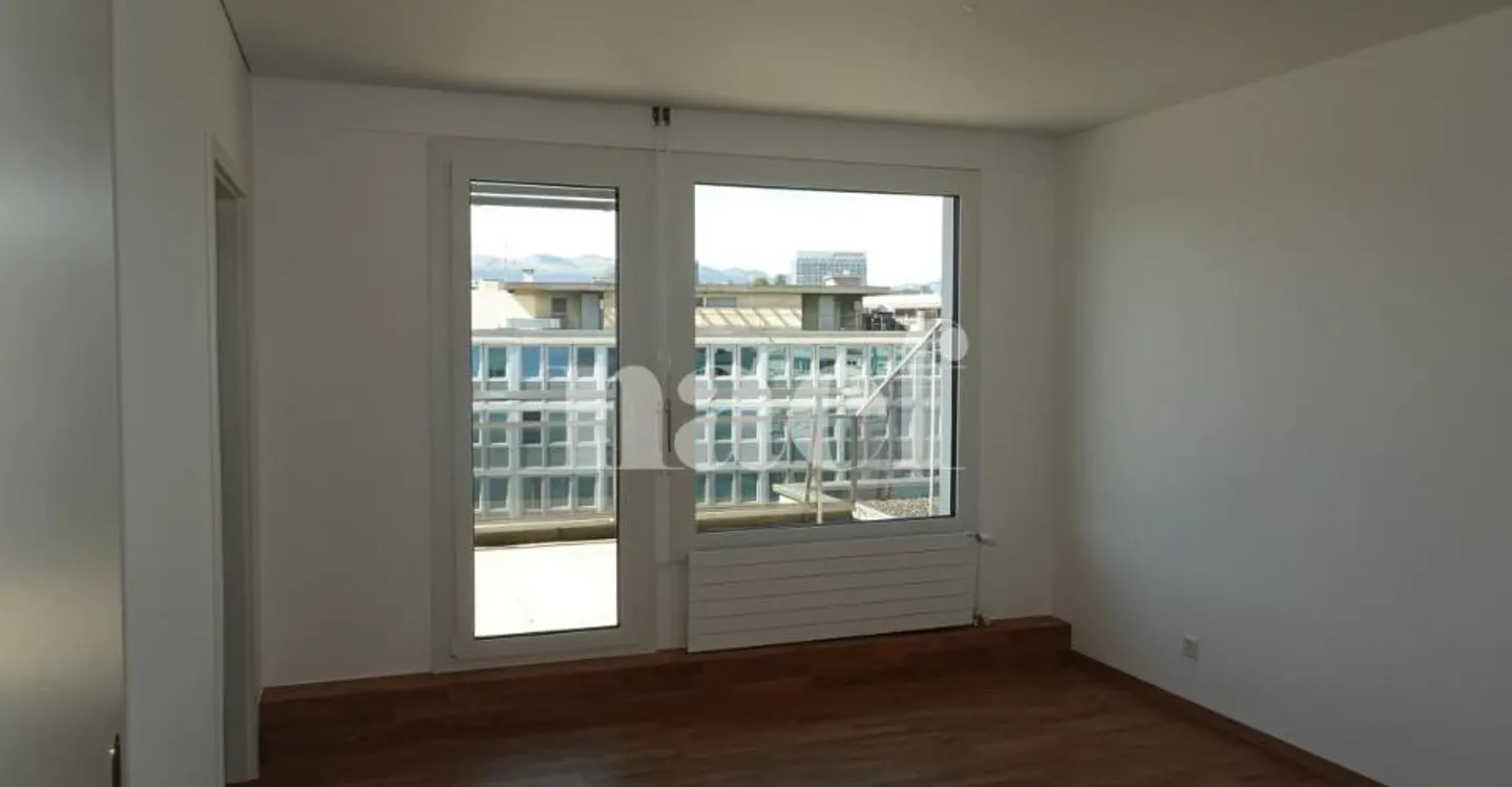 Apartment - Photo 4 of 11