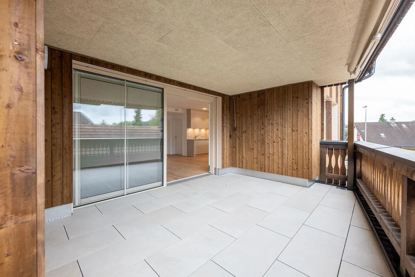 Spacious 5.5 Room Apartment with Charm - Photo 6 of 12