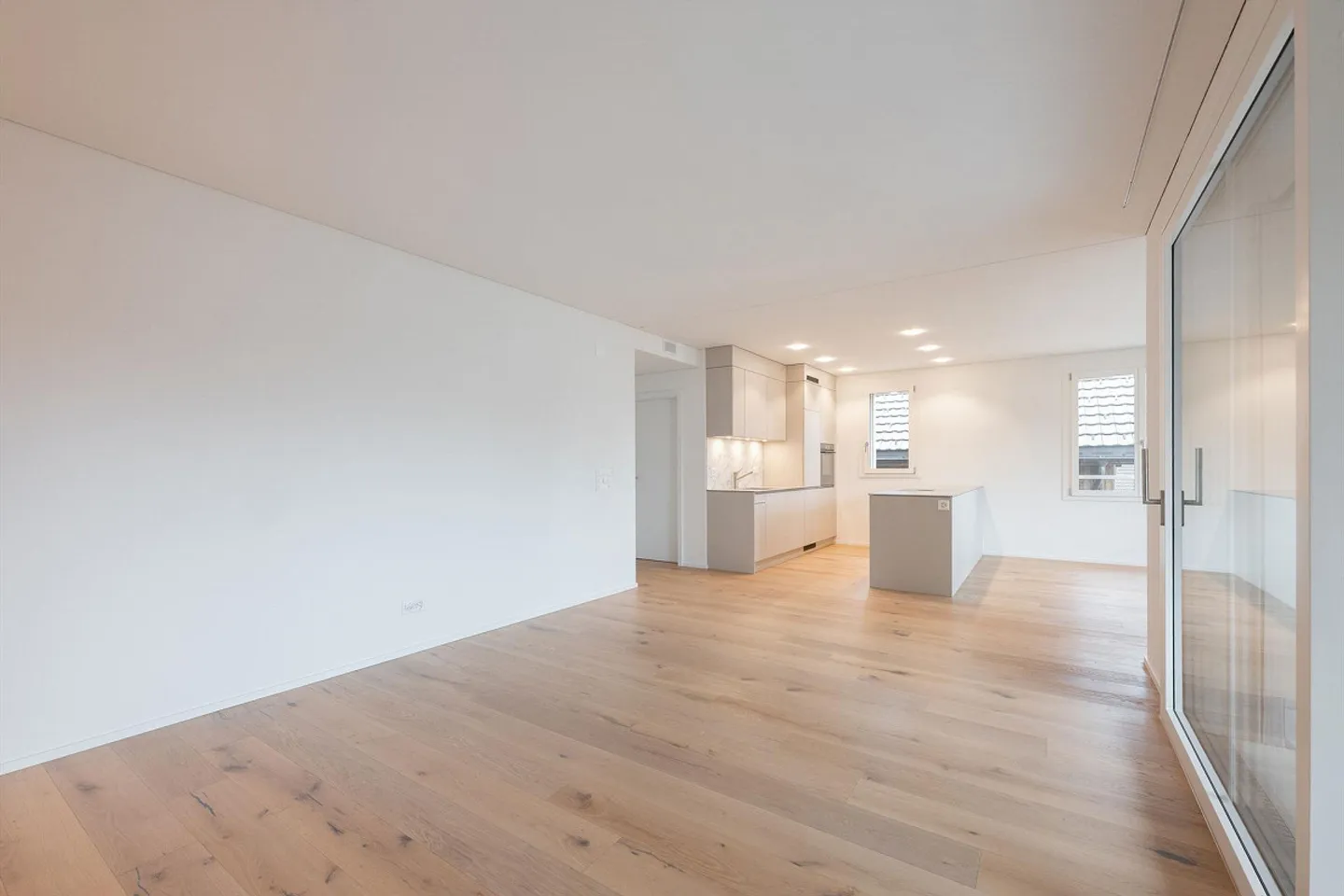 Spacious 5.5 Room Apartment with Charm - Photo 9 of 12