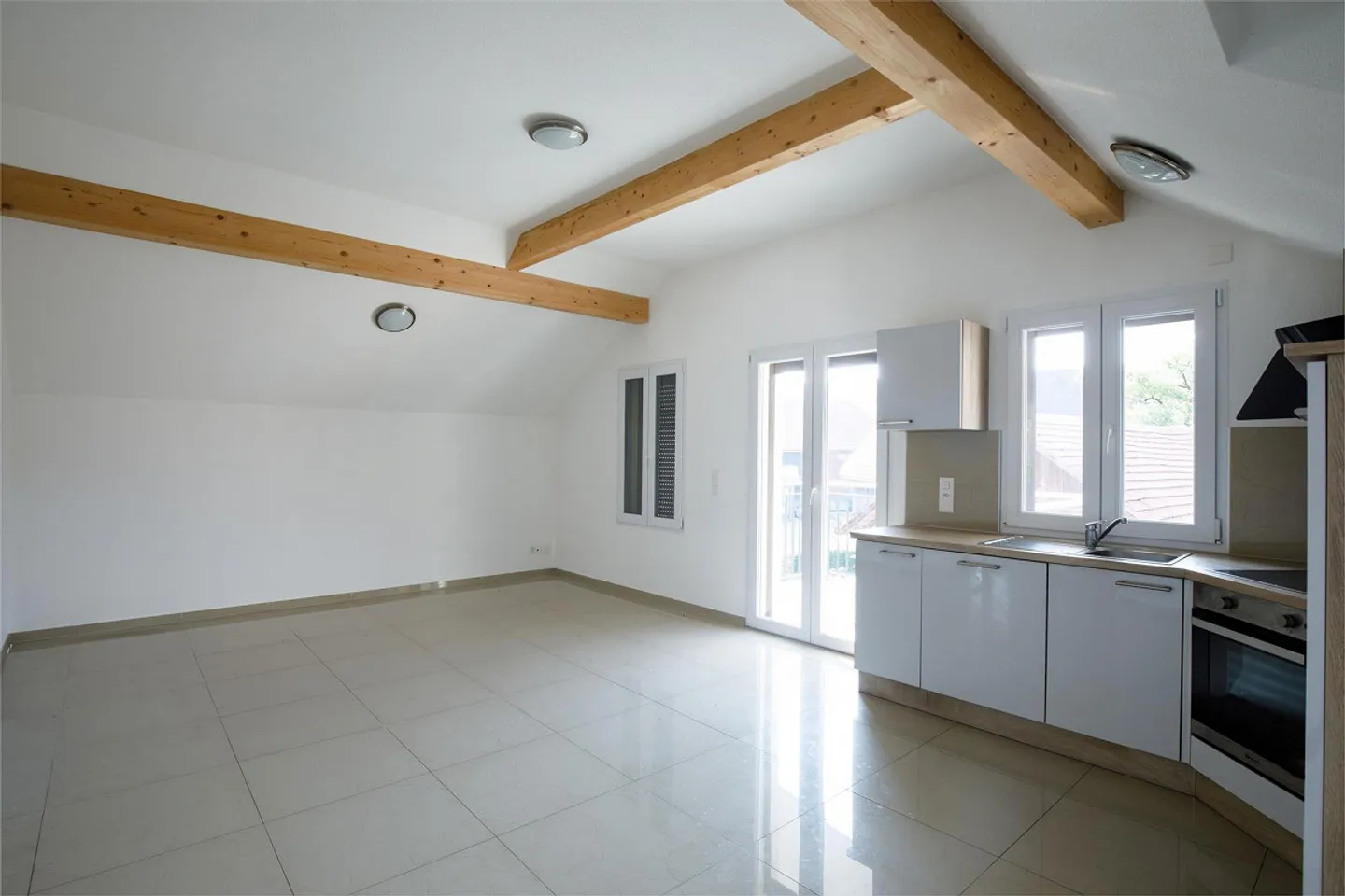 Appartamento moderno e luminoso di 4,5 stanze - Foto 2 di 8