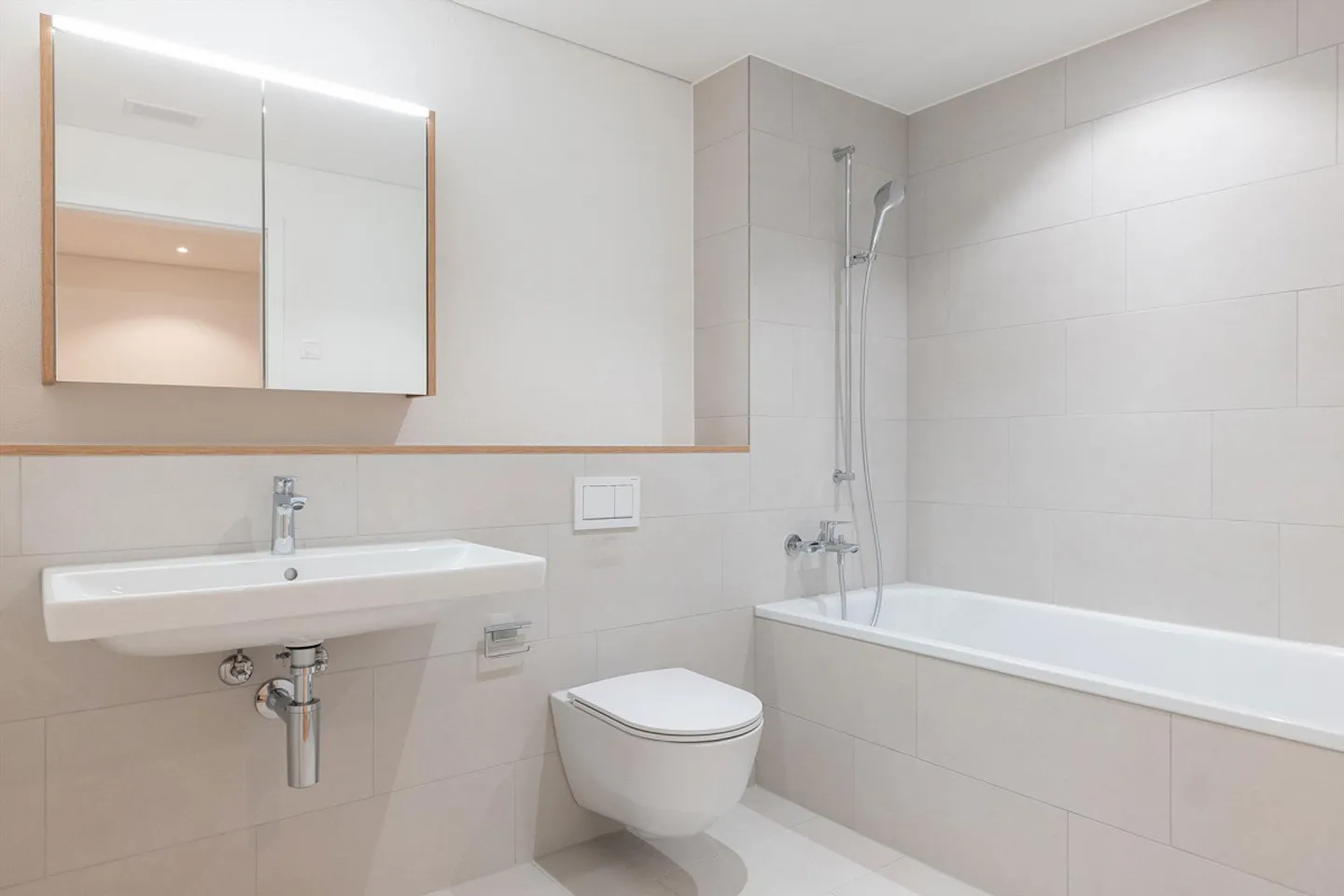 Spacious 5.5 Room Apartment with Charm - Photo 11 of 12