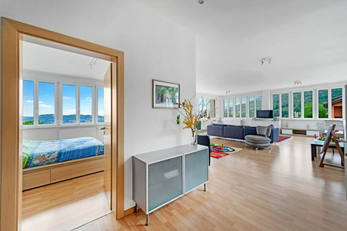 Spacious house with terrace, garden, parking spaces and an open view of the landscape - Foto 1 di 14
