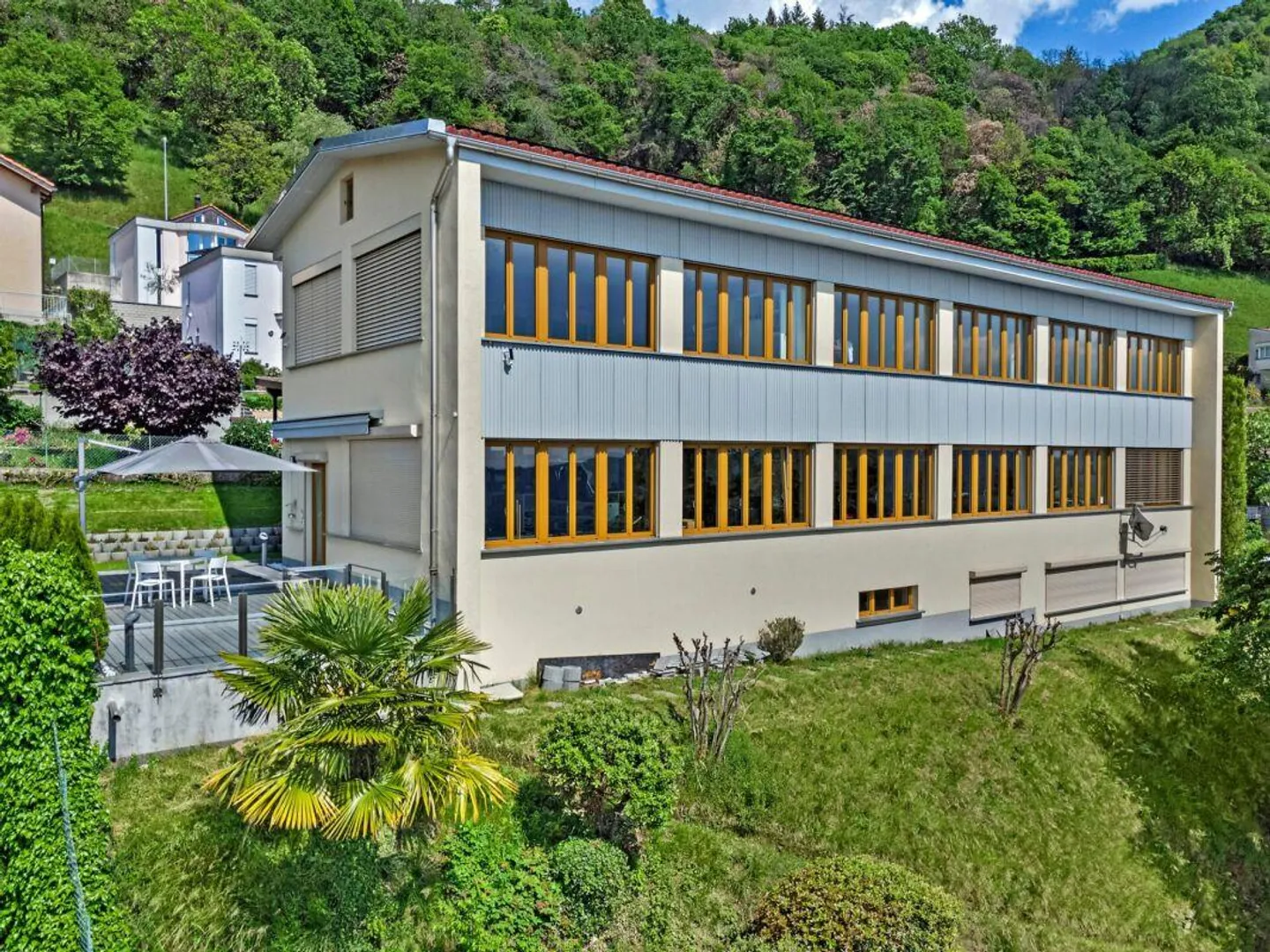 Spacious house with terrace, garden, parking spaces and an open view of the landscape - Foto 4 di 14