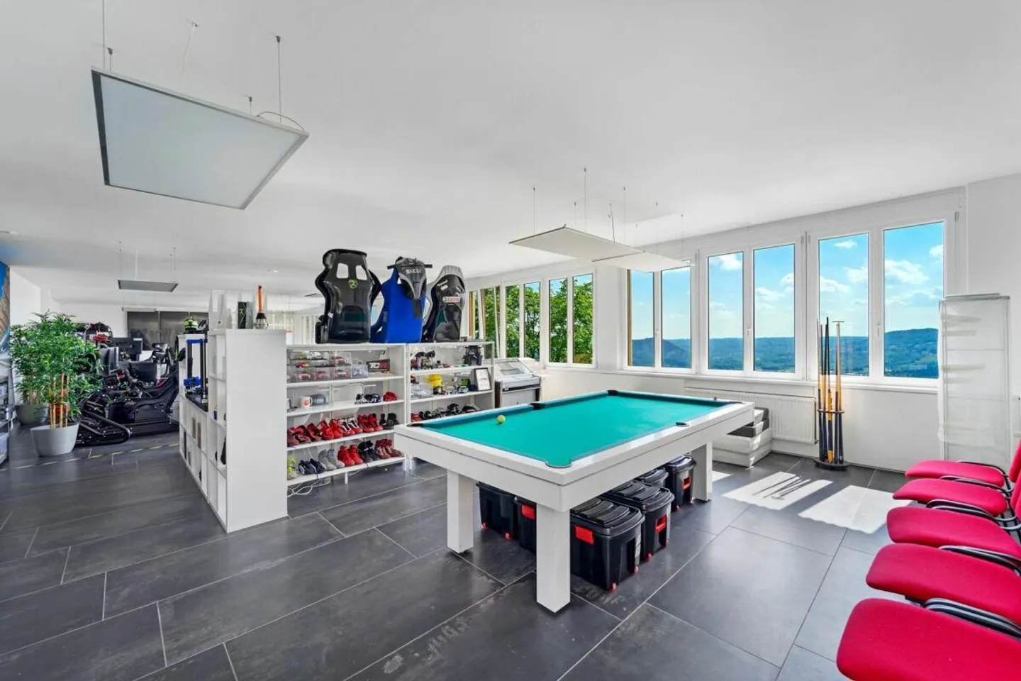 Spacious house with terrace, garden, parking spaces and an open view of the landscape - Foto 8 di 14