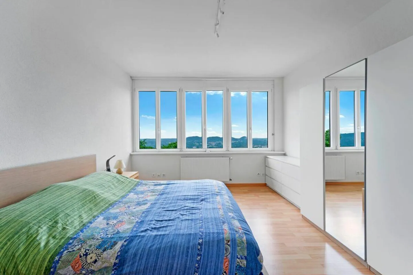 Spacious house with terrace, garden, parking spaces and an open view of the landscape - Foto 9 di 14