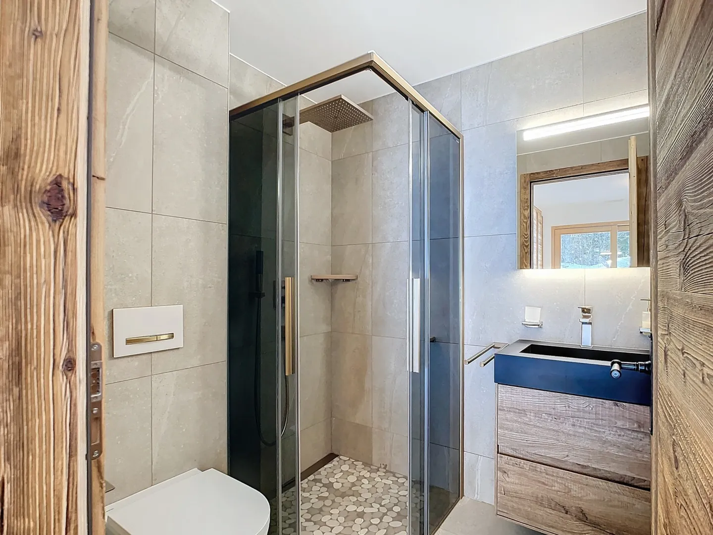 Modern Chalet with Private Spa - Photo 10 of 13