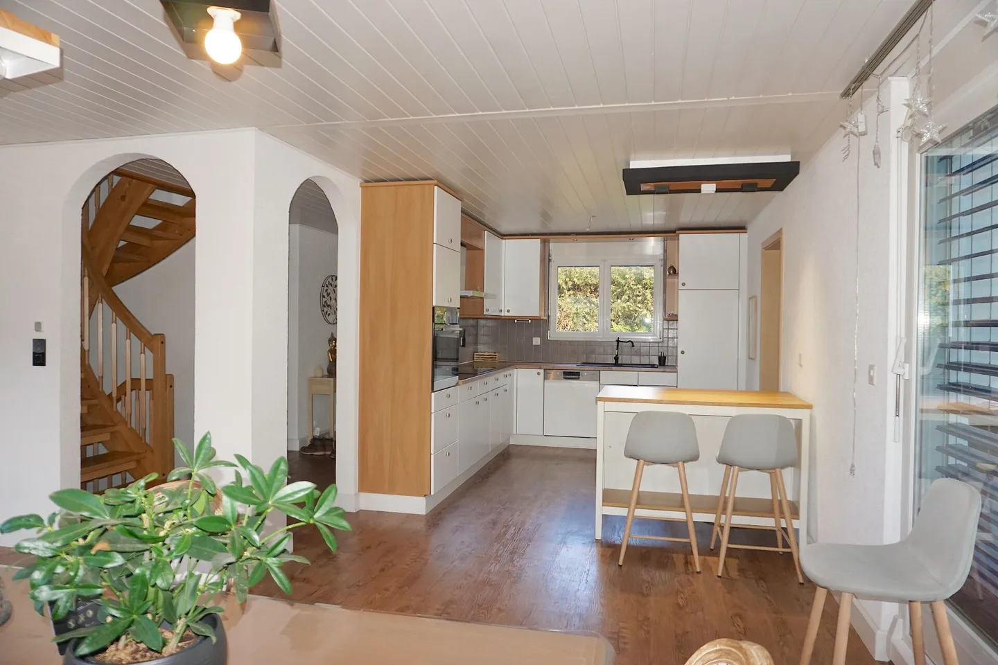 ARI-251 - Very beautiful bright house with 6 rooms ideally located for 240 m2 of living space - Photo 5 of 16