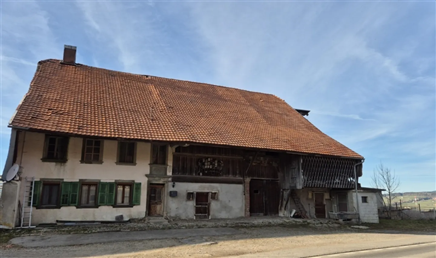 Outstanding large farmhouse to renovate near Bulle (FR) - Photo 1 of 16
