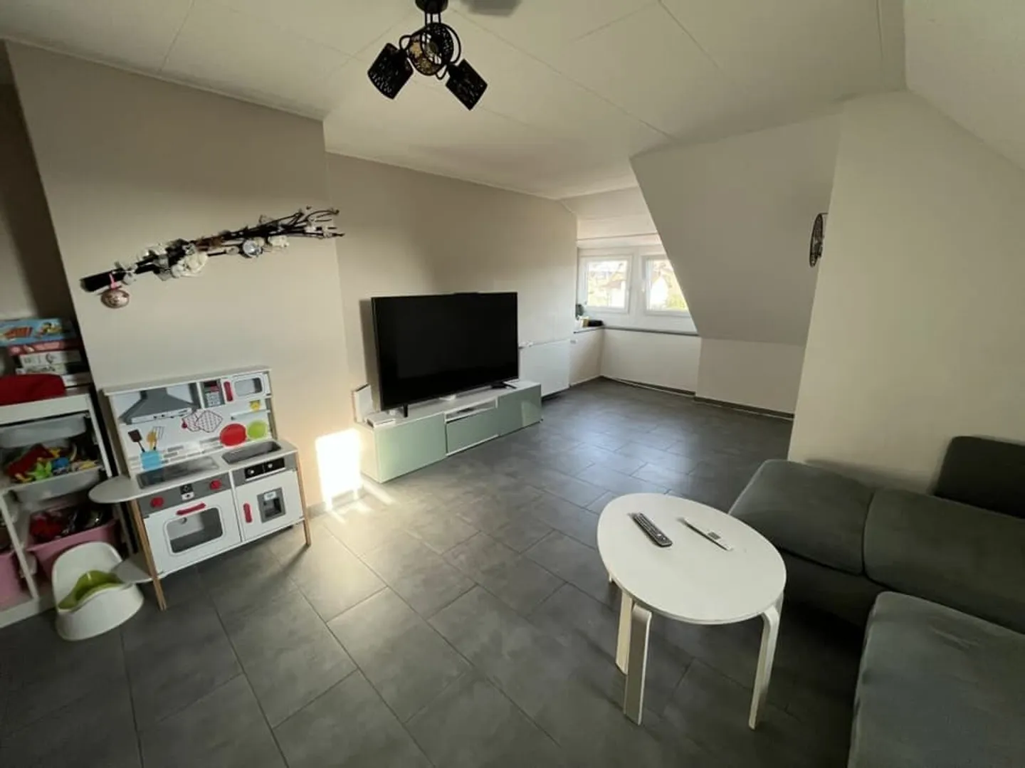 MOLTO BEL DUPLEX, CON UN GRANDE GIARDINO PRIVATO - Foto 2 di 9