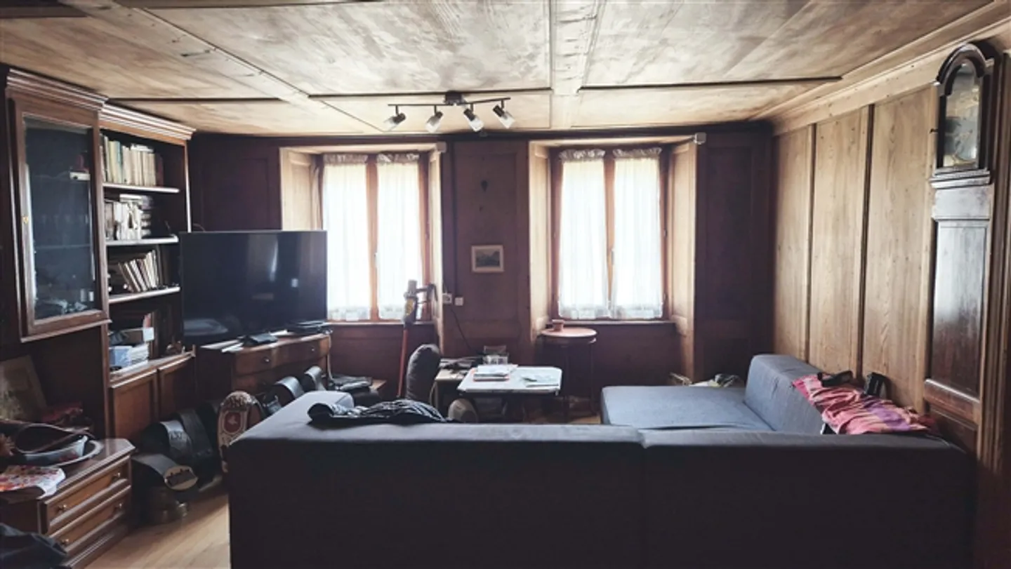 Outstanding large farmhouse to renovate near Bulle (FR) - Photo 3 of 16