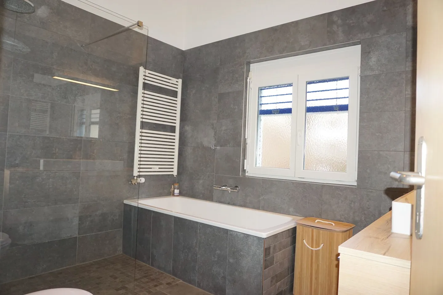 ARI-251 - Very beautiful bright house with 6 rooms ideally located for 240 m2 of living space - Photo 13 of 16