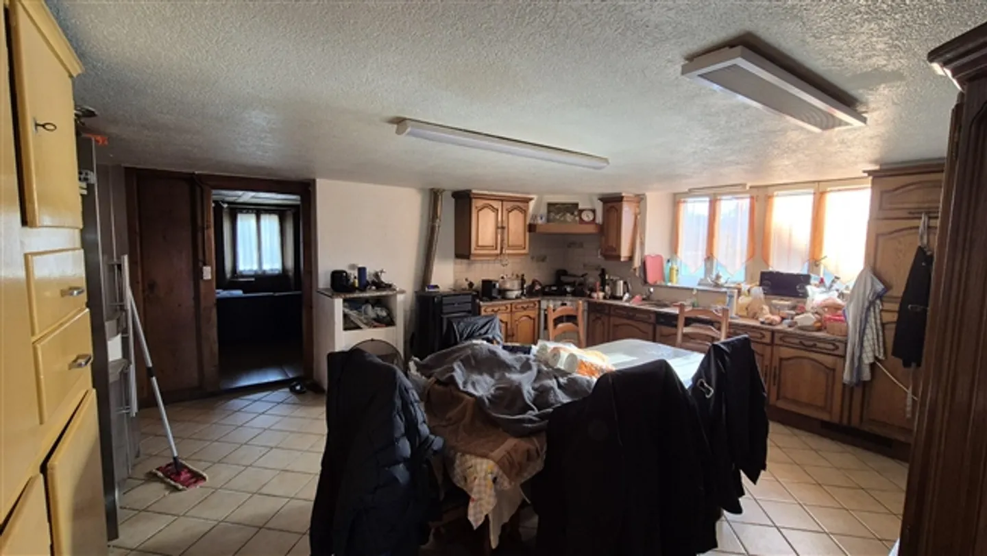Outstanding large farmhouse to renovate near Bulle (FR) - Photo 6 of 16