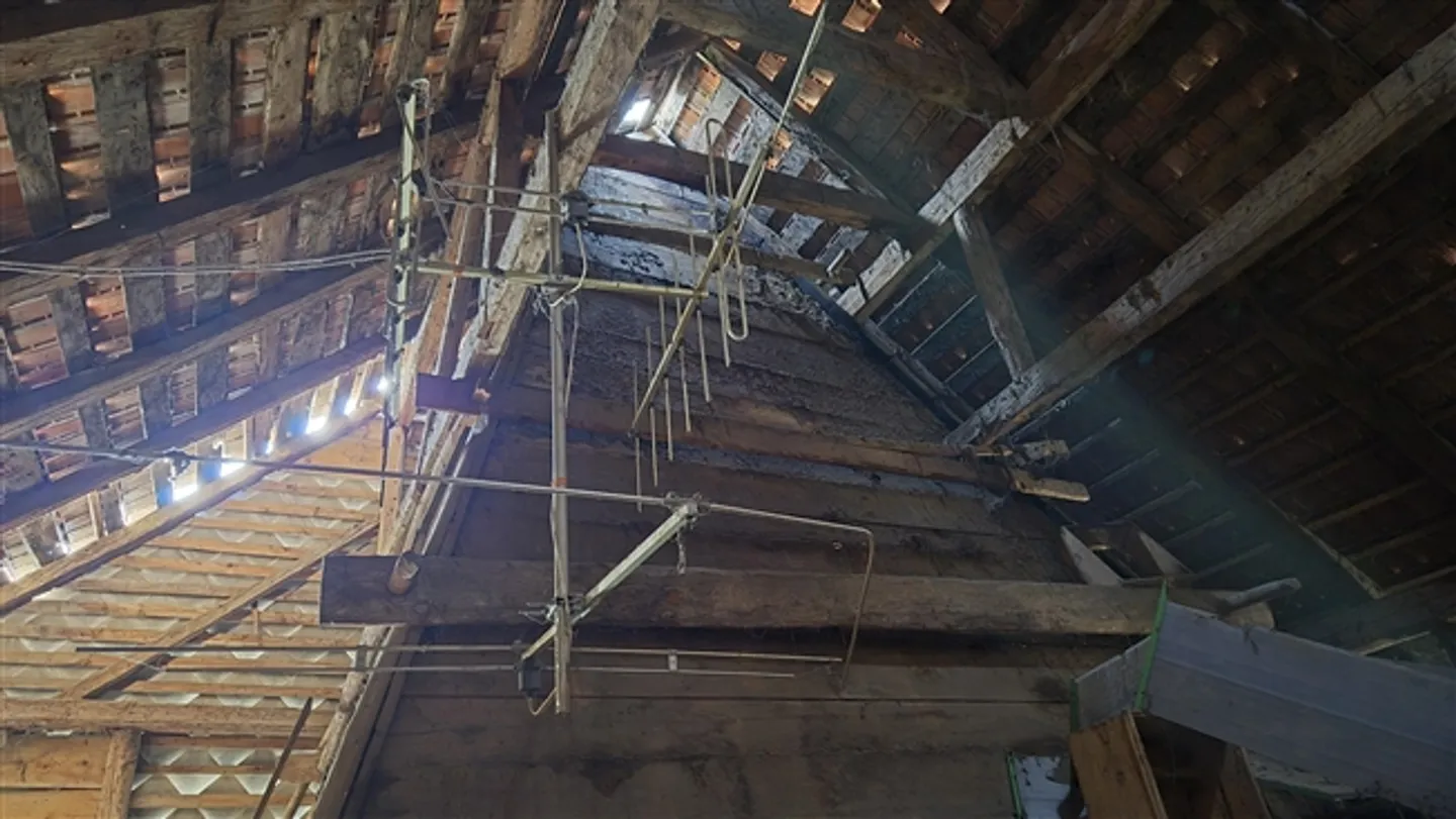 Outstanding large farmhouse to renovate near Bulle (FR) - Photo 9 of 16