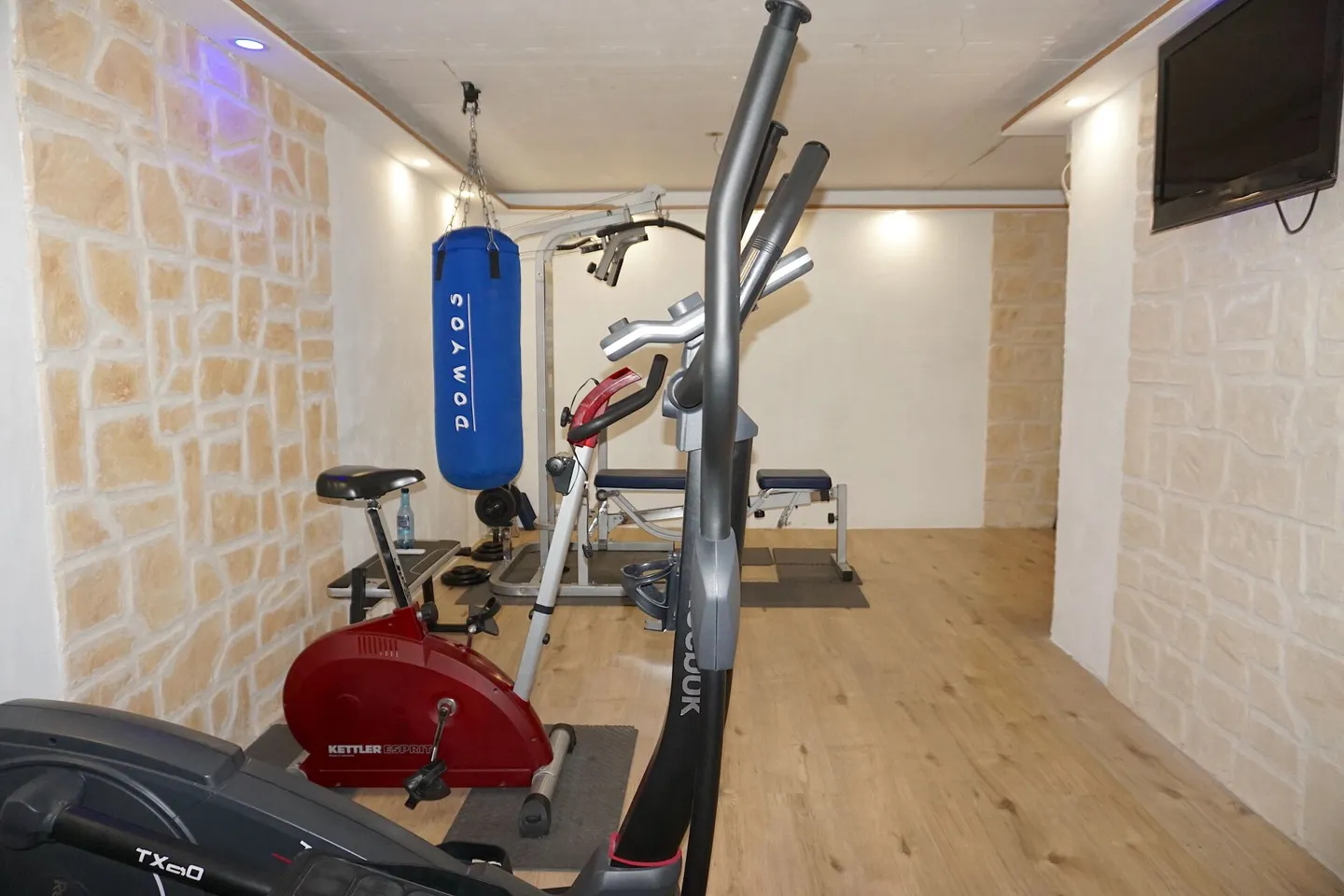 ARI-251 - Very beautiful bright house with 6 rooms ideally located for 240 m2 of living space - Photo 15 of 16