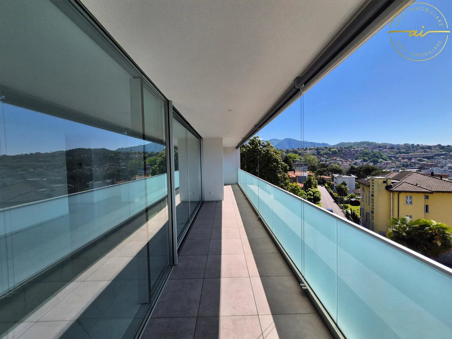 NOUVEAU PENTHOUSE DE 4.5 PIÈCES AVEC GRANDE TERRASSE À VACALLO - Photo 1 sur 13