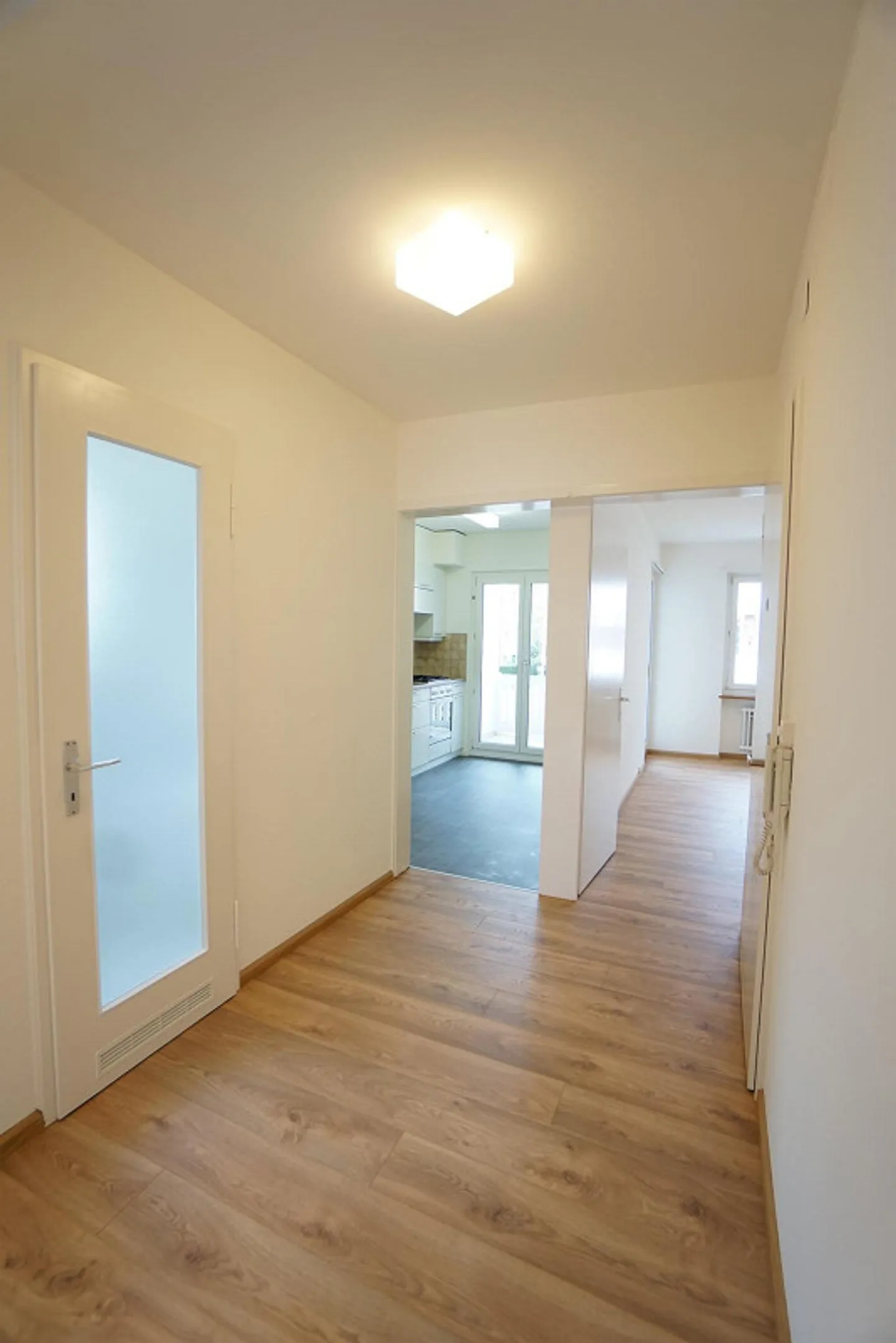 Apartment in a Quiet Area - Photo 5 of 9