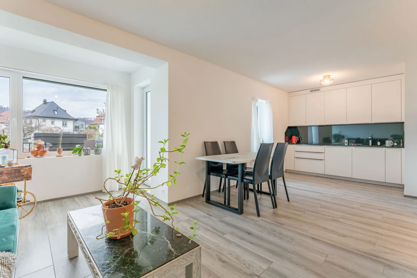 EG-Wohnung mit 14 m² Balkon und 90 m² Garten - Photo 2 of 9