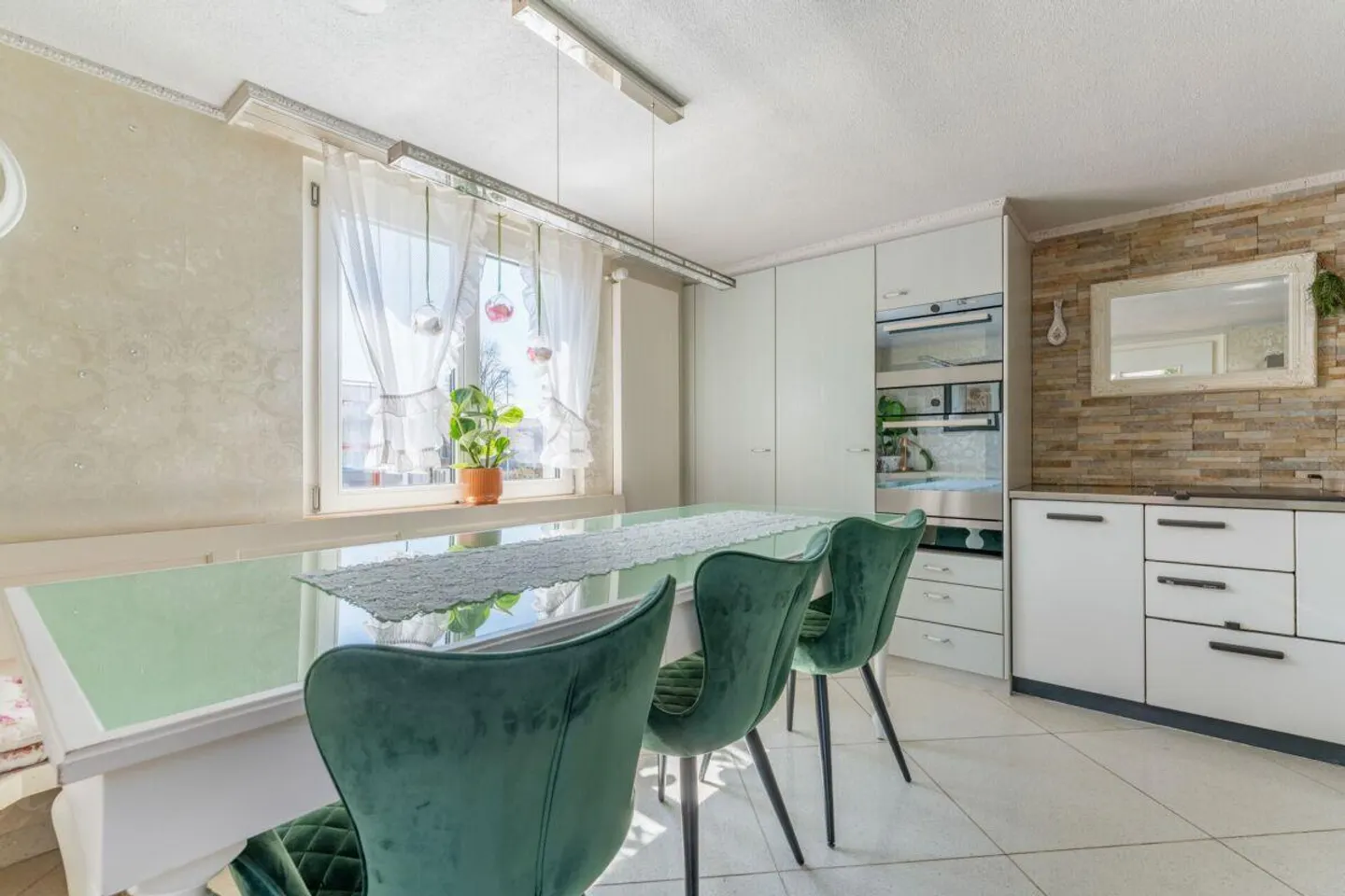 Maison individuelle de 8 pièces avec annexe de 3 pièces - Photo 4 sur 12