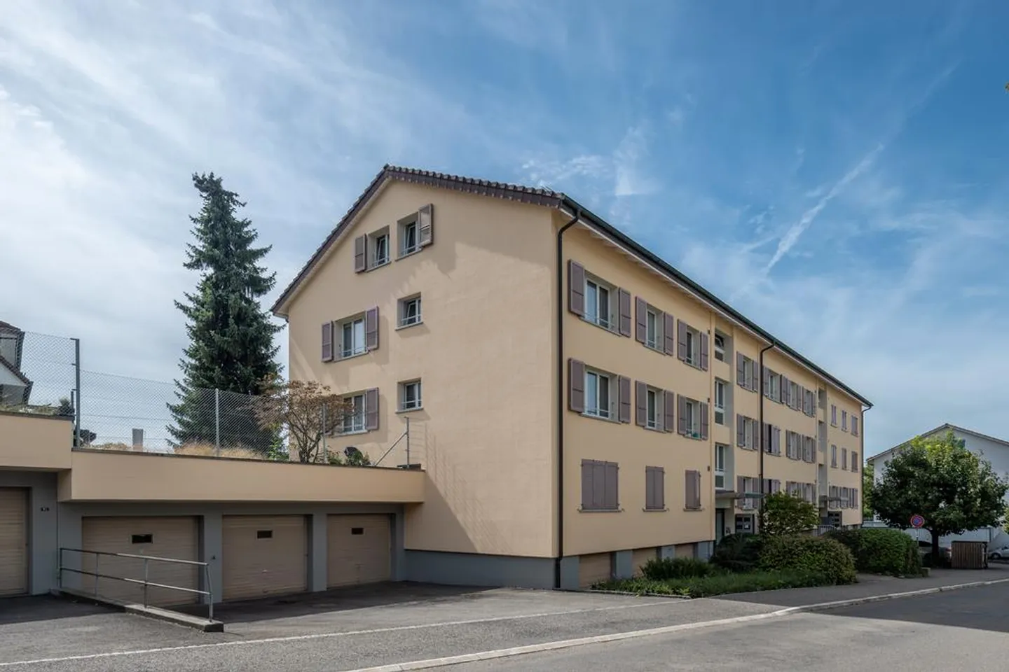AFFITTO SENZA CAUZIONE - Zona residenziale tranquilla nel verde - Foto 1 di 9