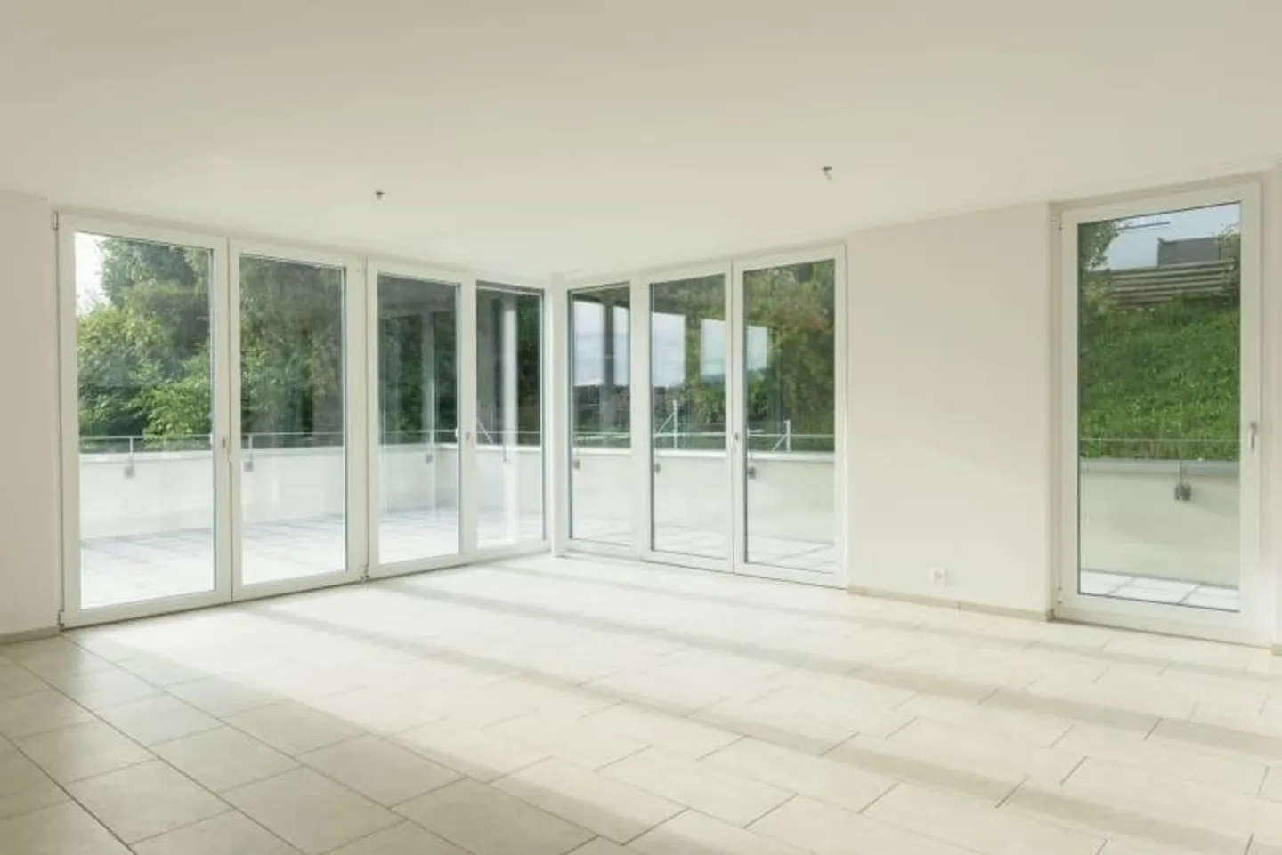 Stunning Attic Apartment with Terrace - Photo 4 of 7