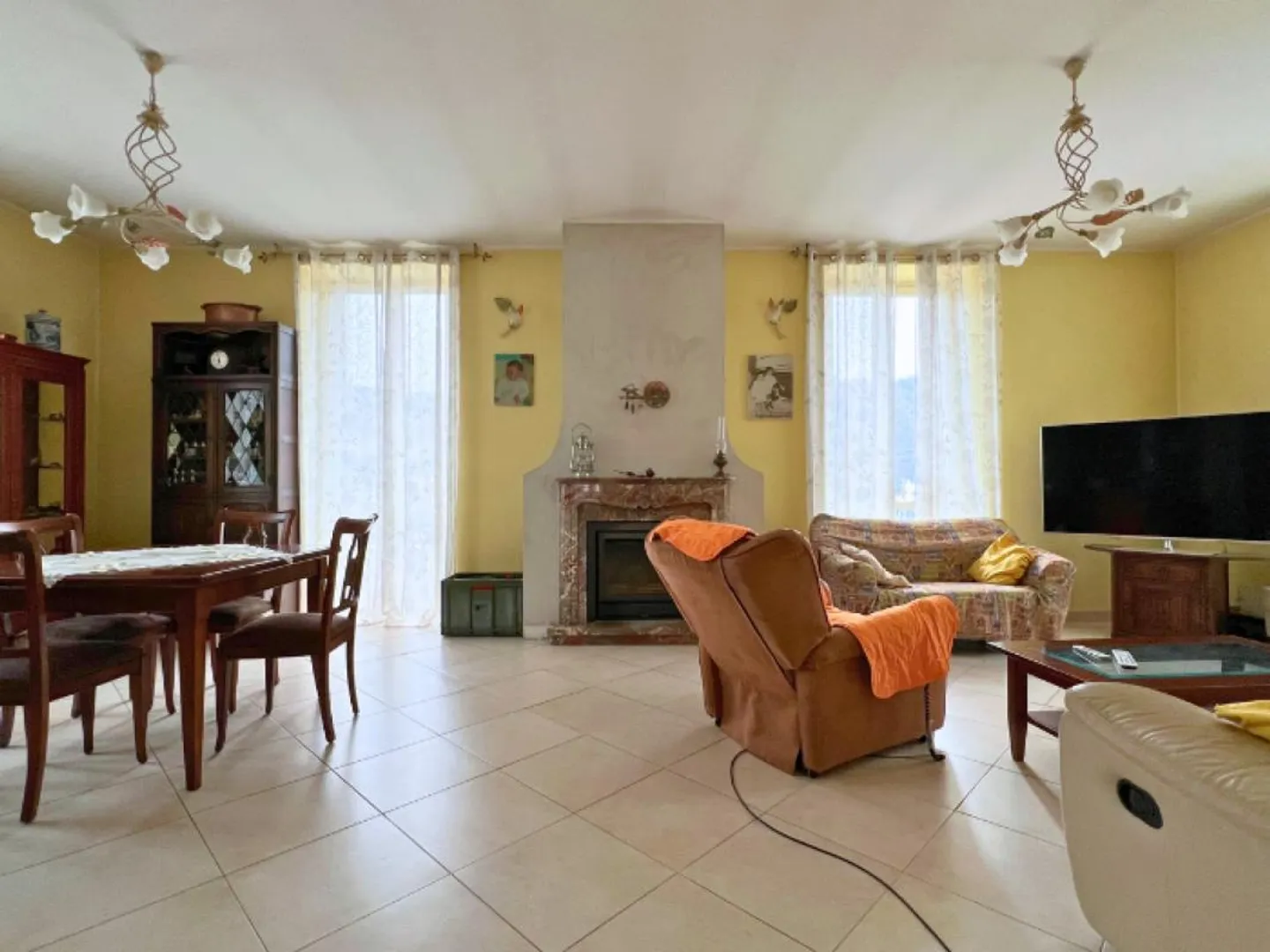 Maison multifamiliale spacieuse sur trois niveaux à Balerna - Photo 4 sur 13