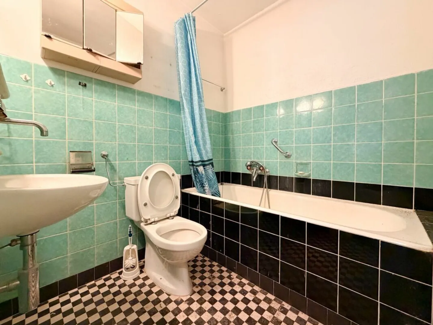 House with the possibility of transforming into multi-apartments in Charrat - Photo 18 of 20