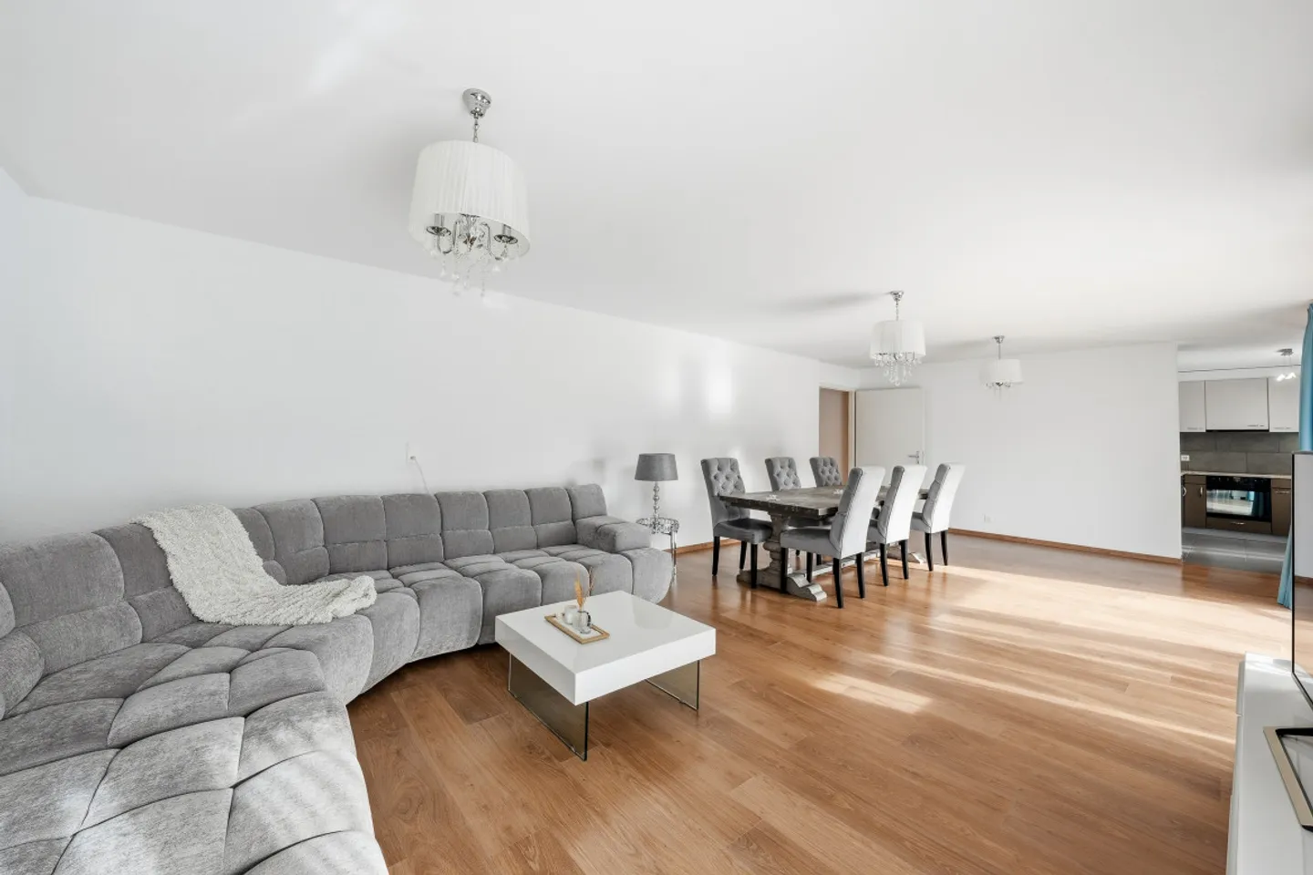 DEUX PAS DU BORD - APPARTEMENT SPACIEUX EN ATTIQUE AVEC BALCON ET VUE SUR LE LAC - Photo 1 sur 12