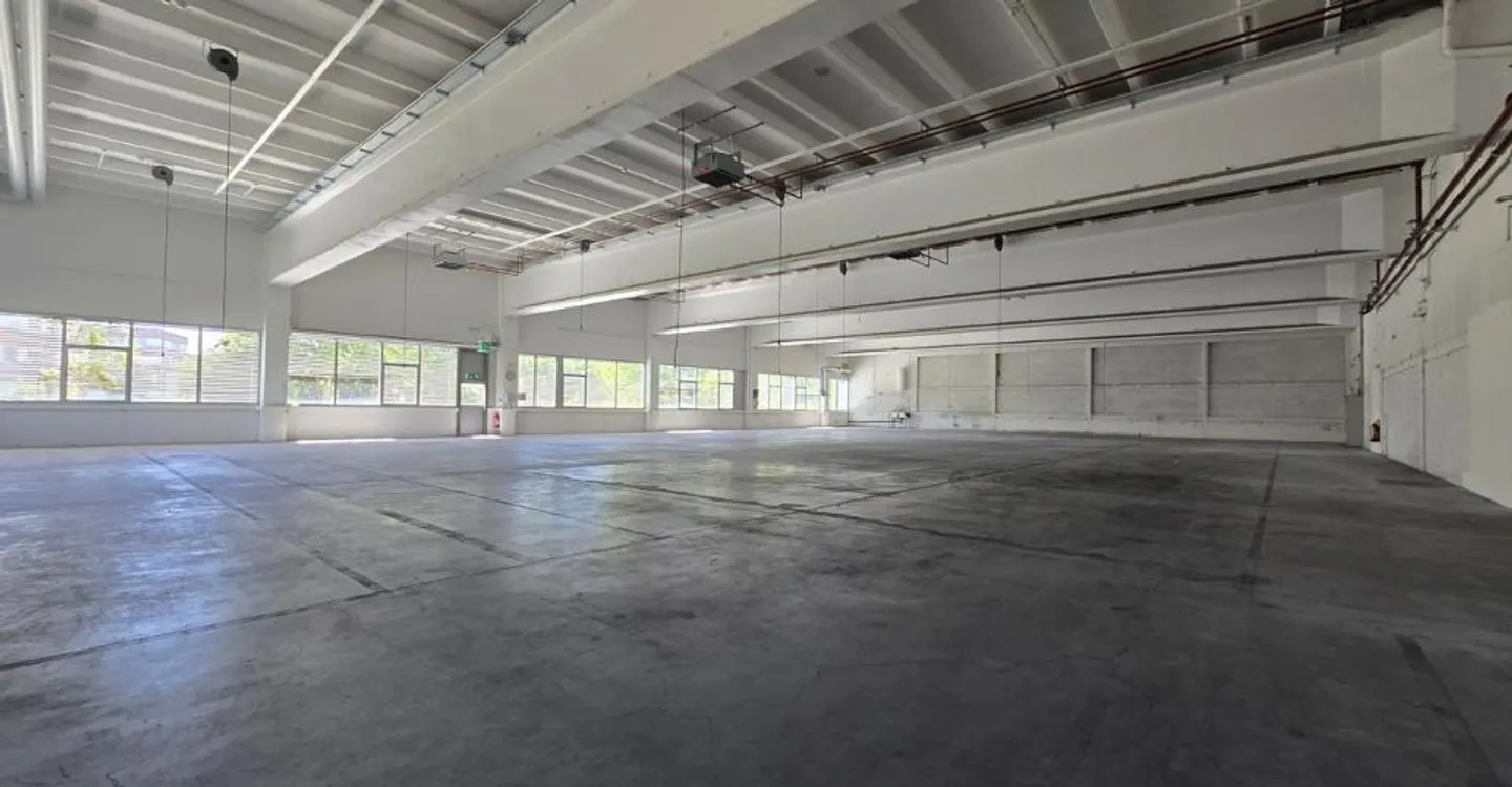 Industrial/logistics hall of 1066m2 for rent - Ground floor - direct access - Boudry - Photo 2 of 4