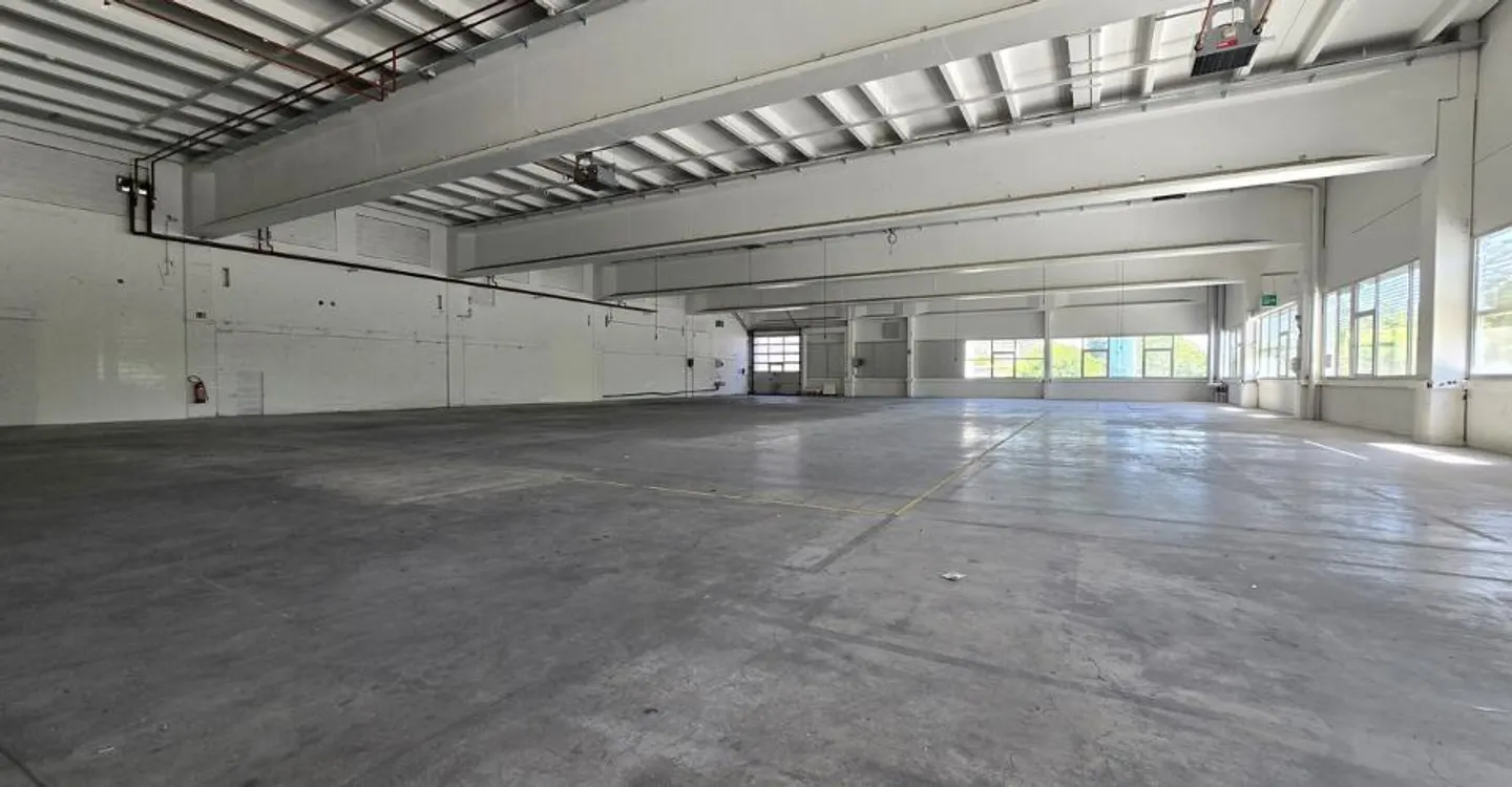 Industrial/logistics hall of 1066m2 for rent - Ground floor - direct access - Boudry - Photo 3 of 4