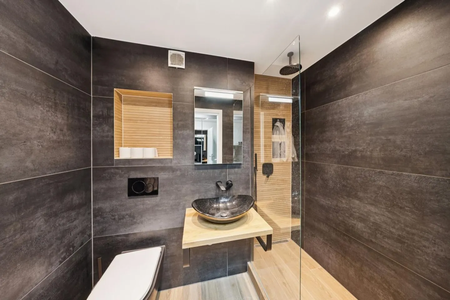 Charming 3.5-room apartment with kitchen and bathroom, bright - Photo 10 of 13
