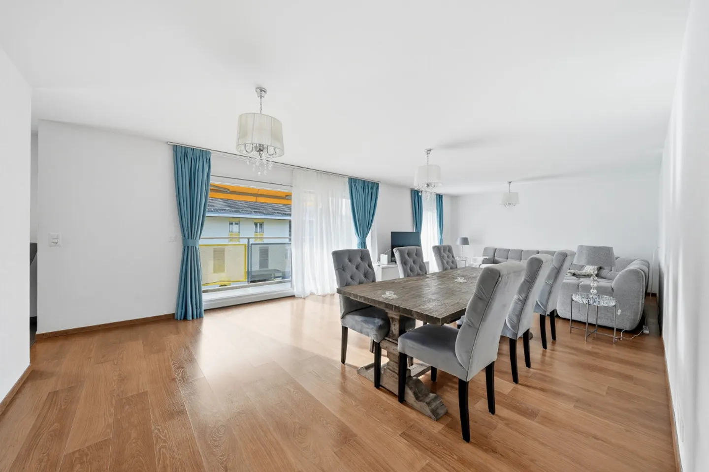 DEUX PAS DU BORD - APPARTEMENT SPACIEUX EN ATTIQUE AVEC BALCON ET VUE SUR LE LAC - Photo 6 sur 12