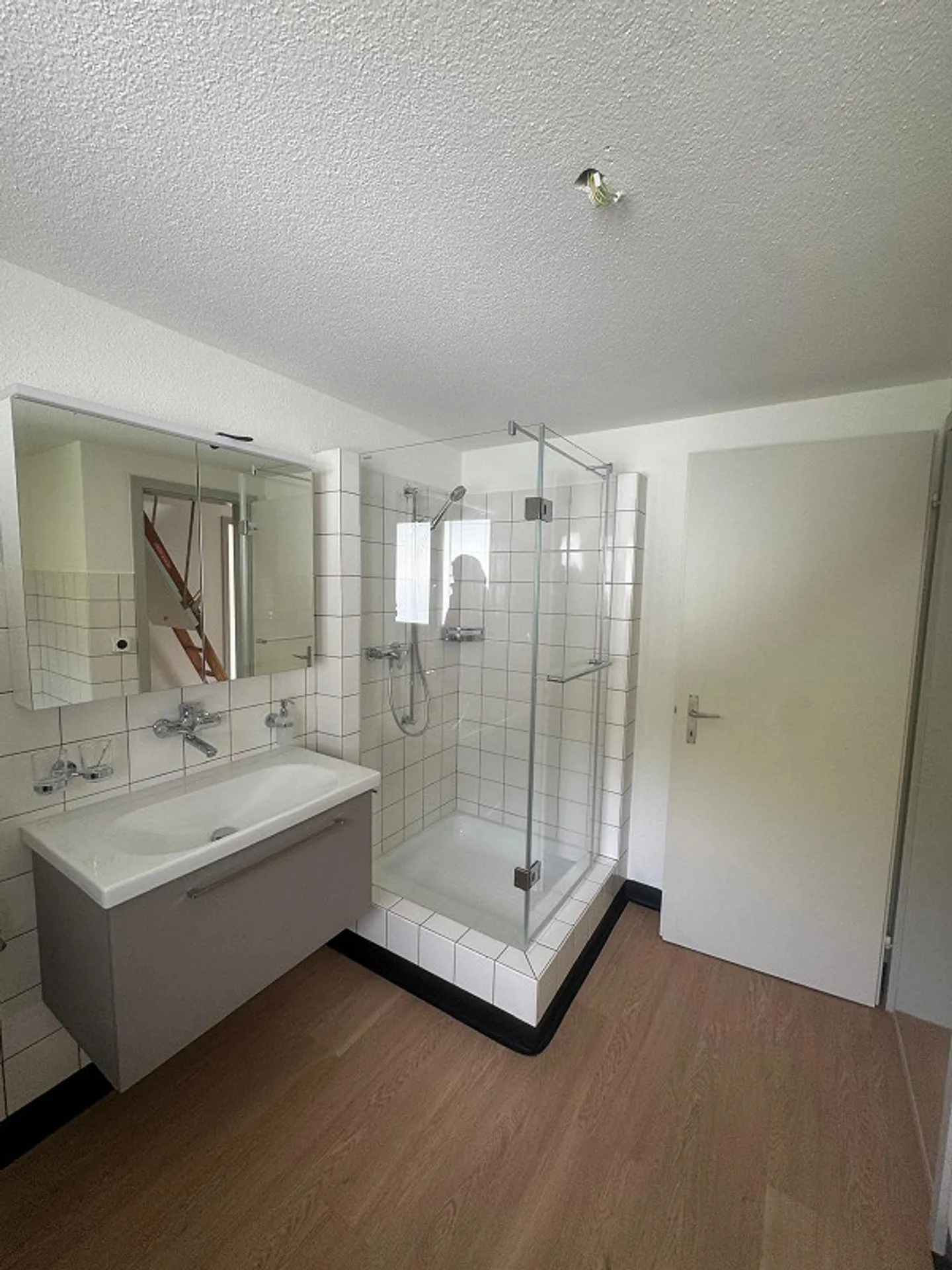 Newly renovated single-family home with garden and great view - Photo 14 of 23
